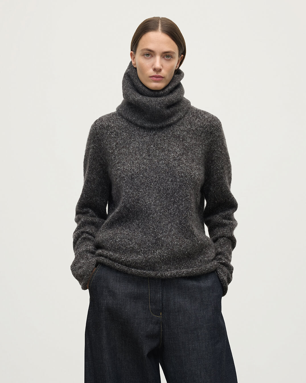 Cashmere Bouclé Charcoal Snood