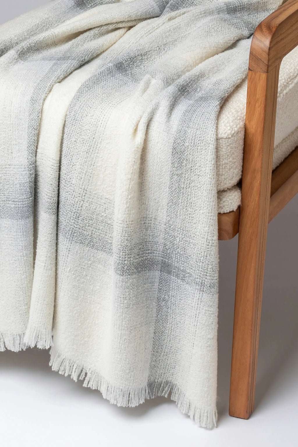 Blurred Cashmere Silk Bouclé Throw in White