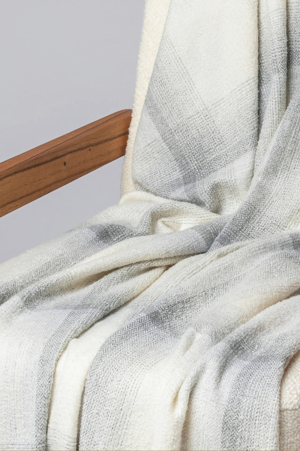 Blurred Cashmere Silk Bouclé Throw in White