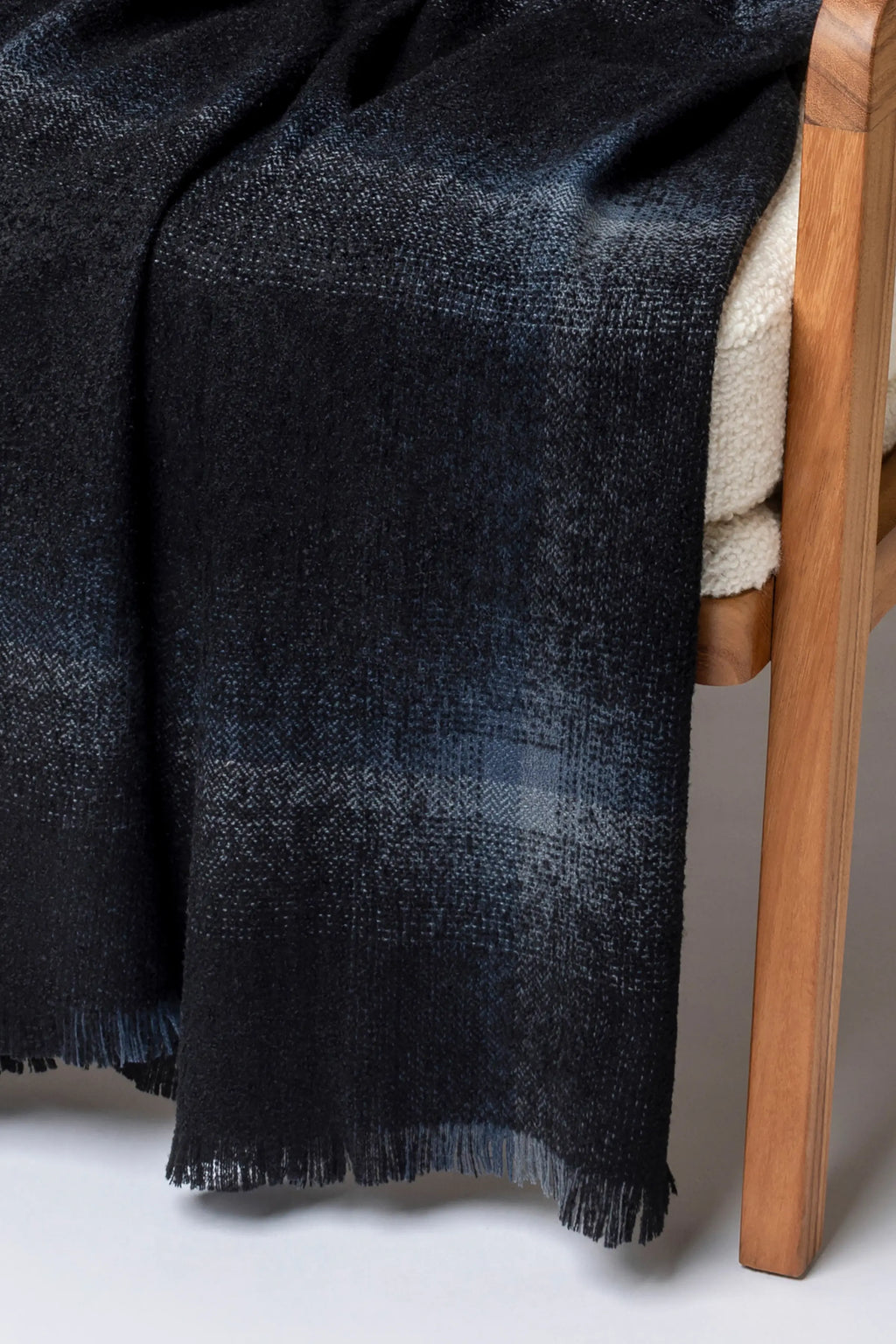Blurred Cashmere Silk Bouclé Throw in Black