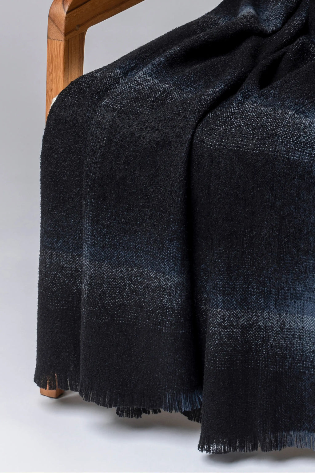 Blurred Cashmere Silk Bouclé Throw in Black