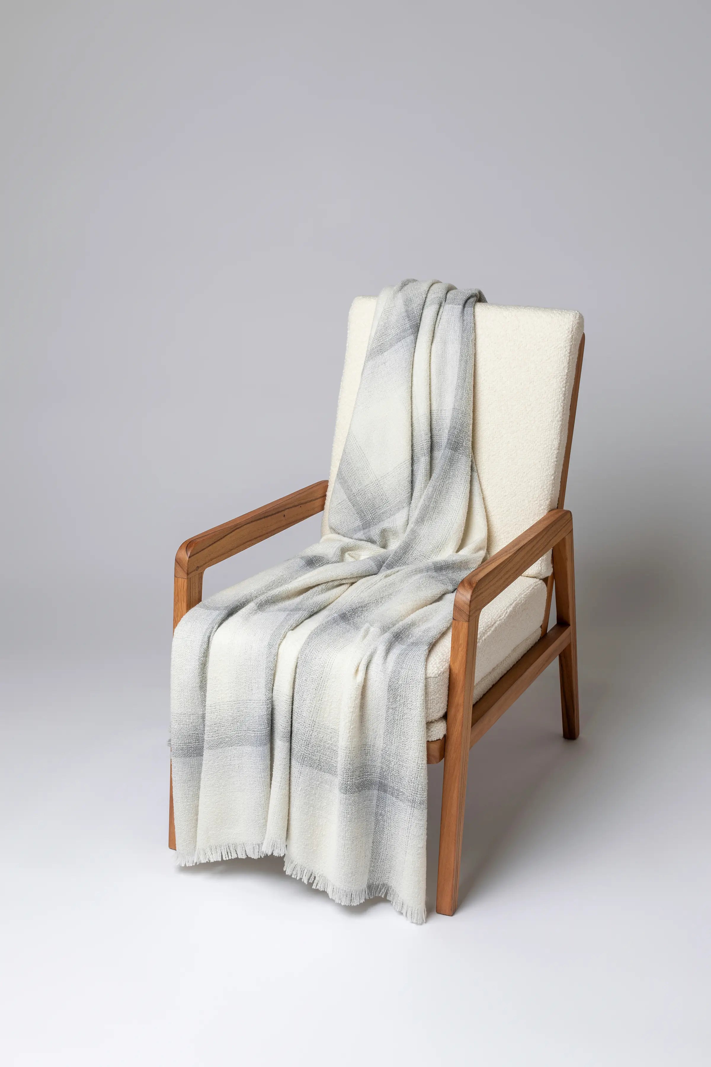 Blurred Cashmere Silk Bouclé Throw in White