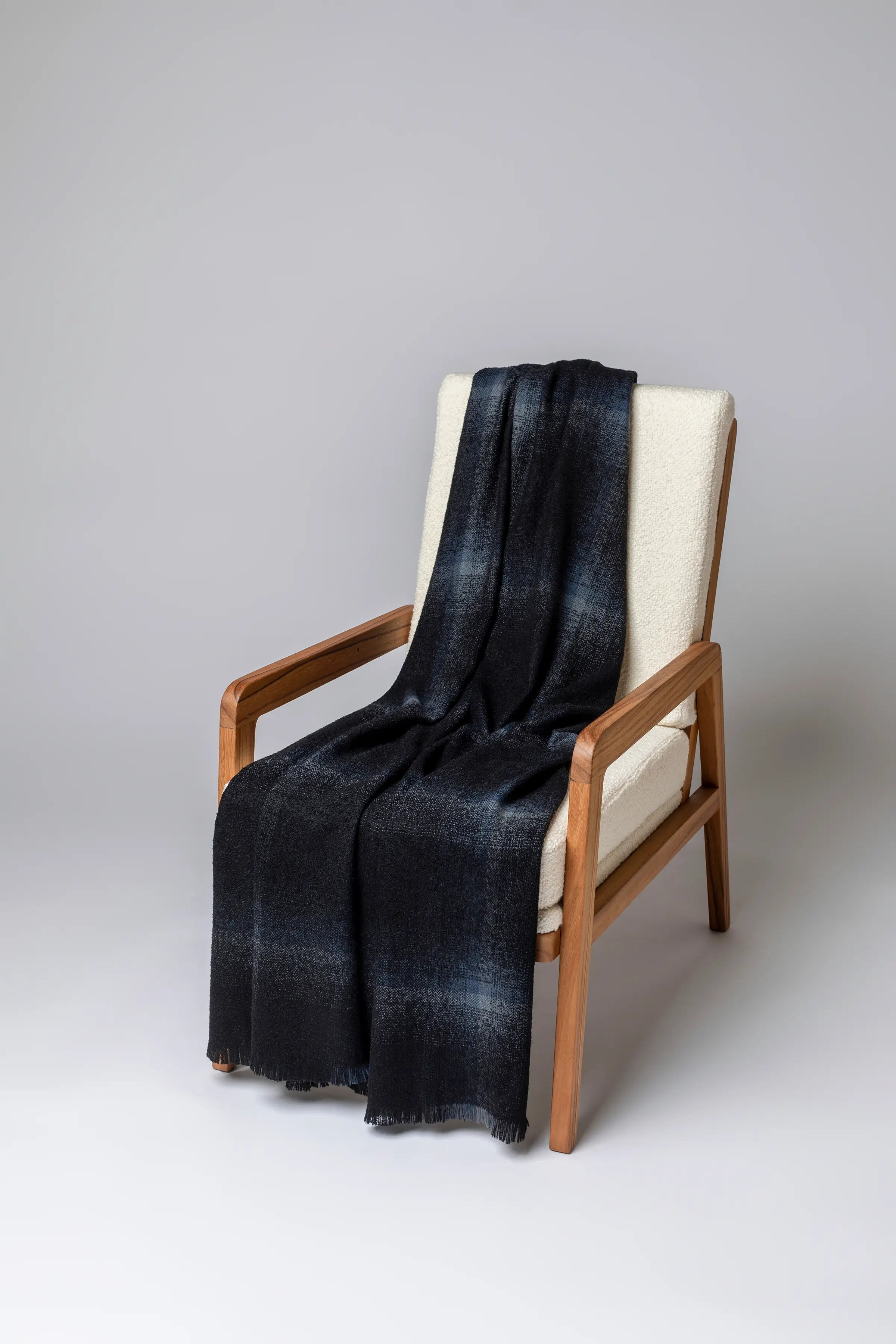 Blurred Cashmere Silk Bouclé Throw in Black