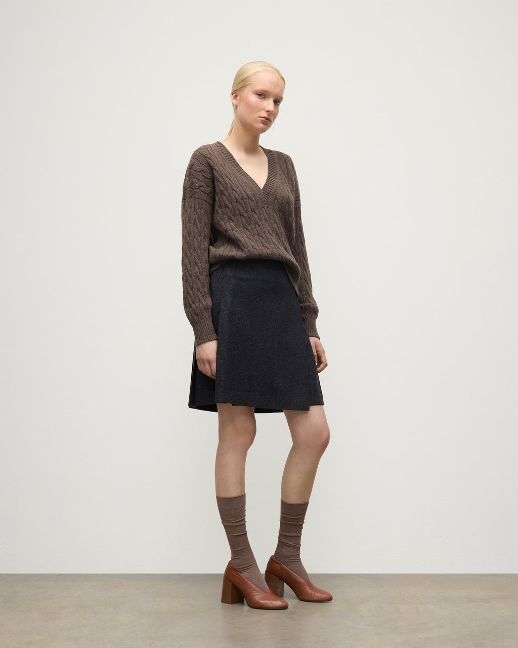 Kylesku Deep V Brown Cashmere Jumper