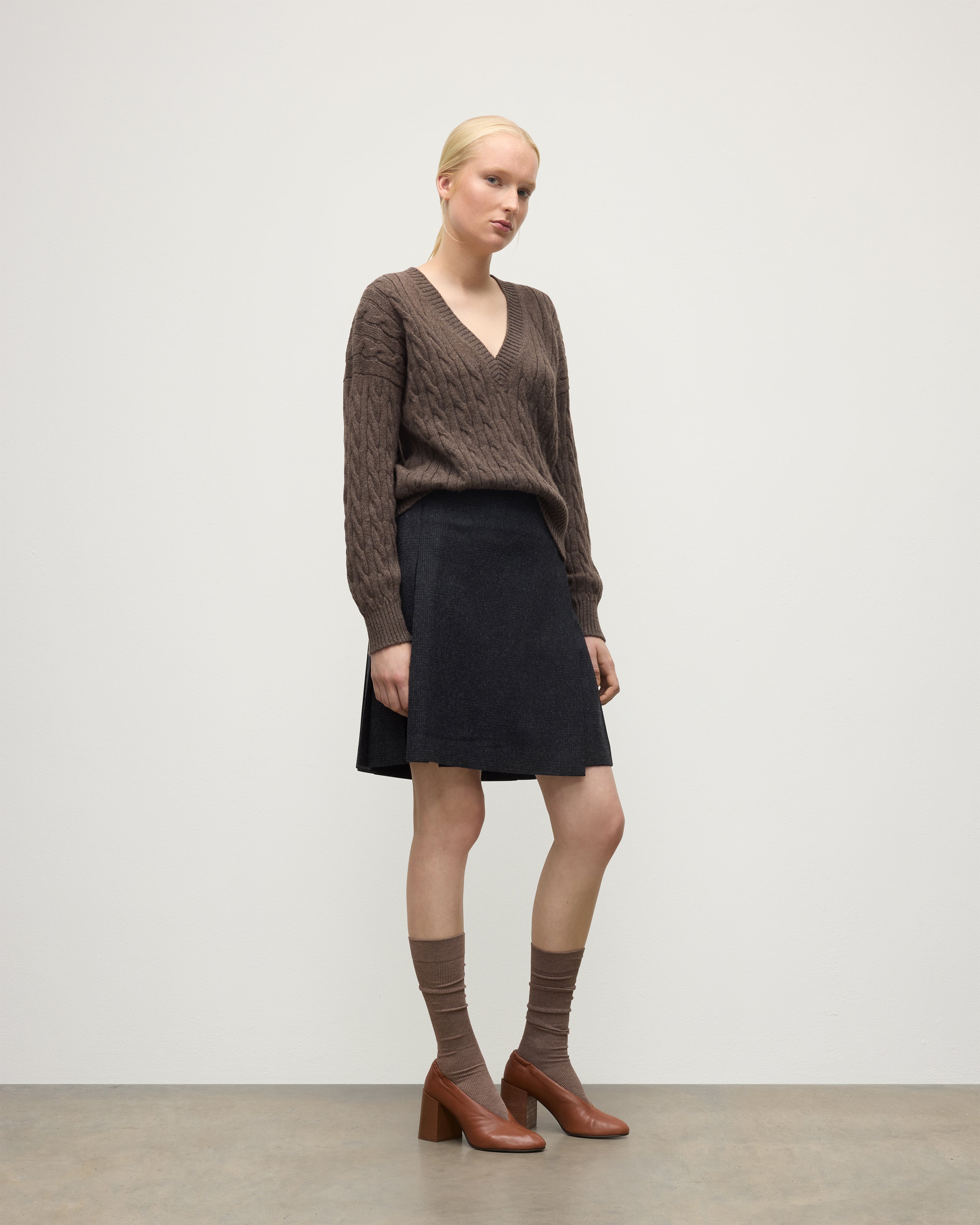 Kylesku Deep V Brown Cashmere Jumper