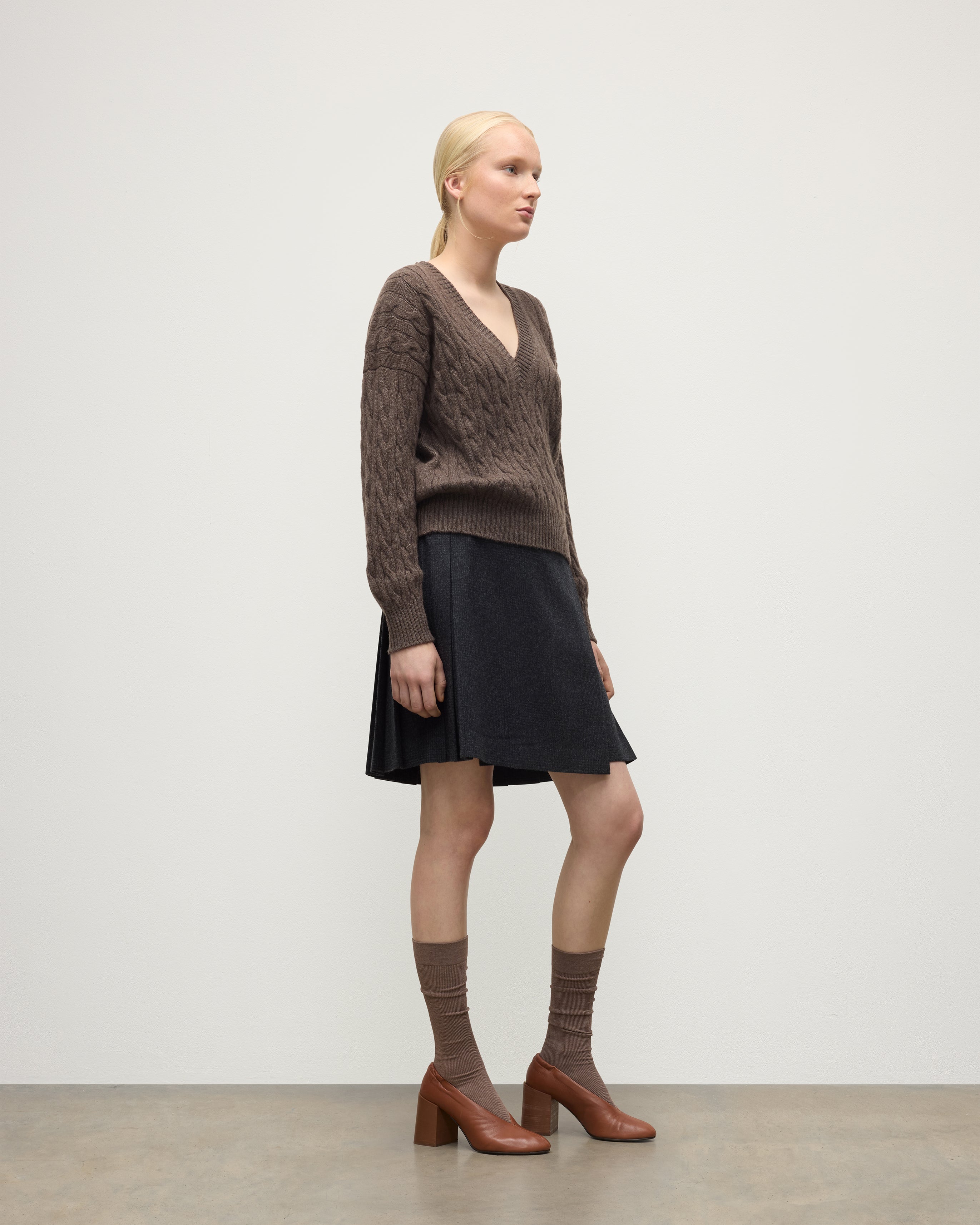 Kylesku Deep V Brown Cashmere Jumper