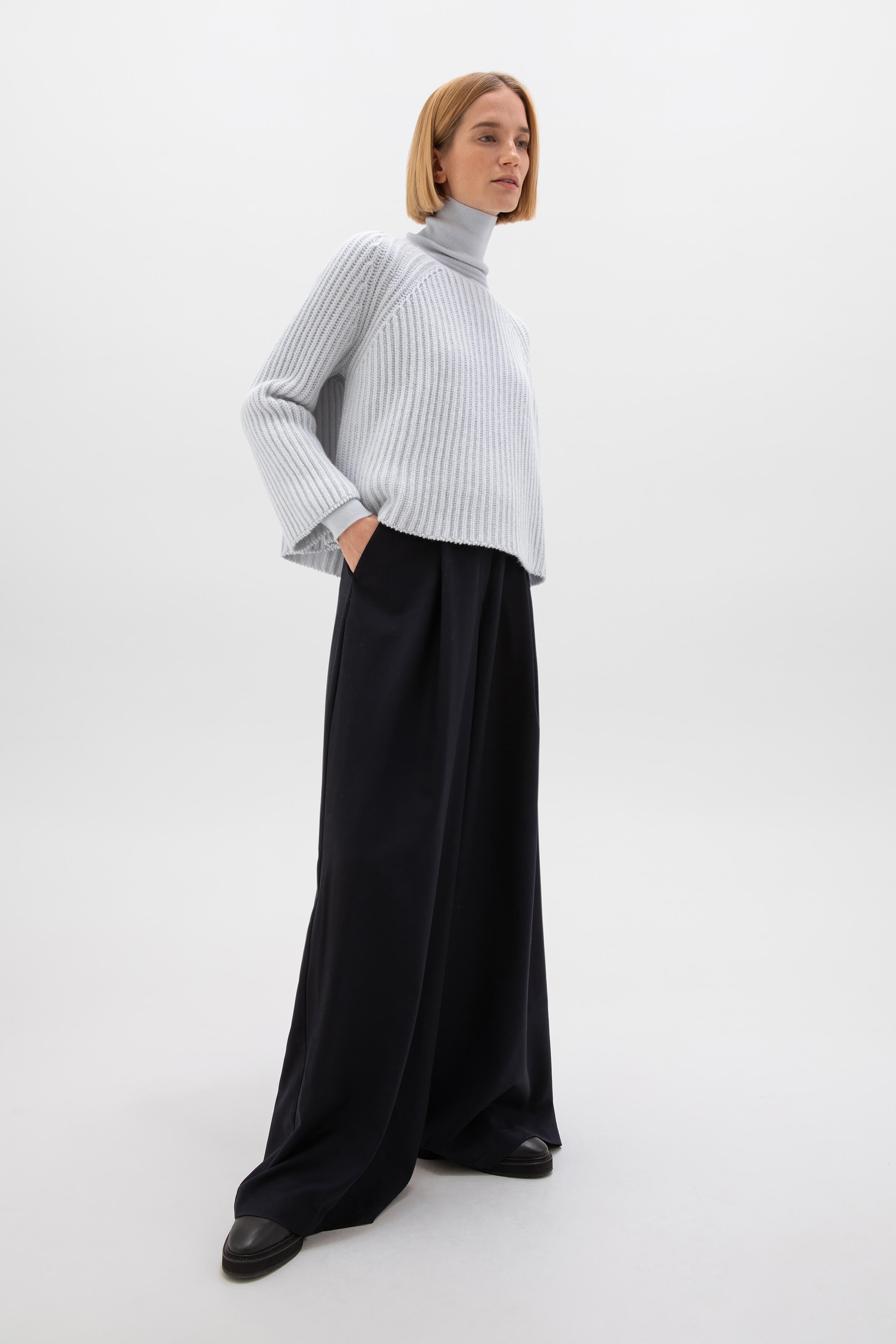 Cropped Ribbed Blue Cashmere Jumper