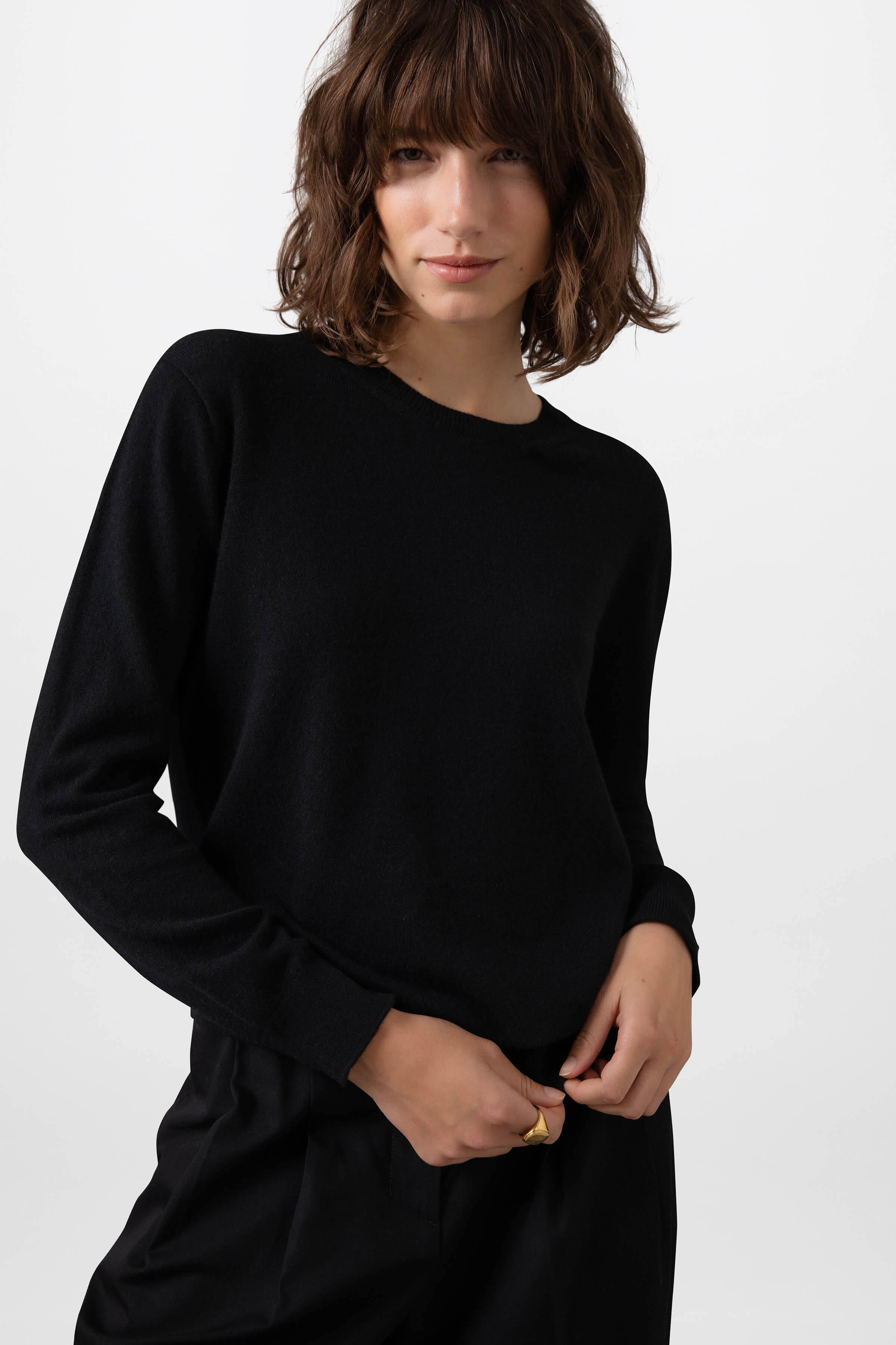 Classic Crew Neck Black Cashmere Jumper