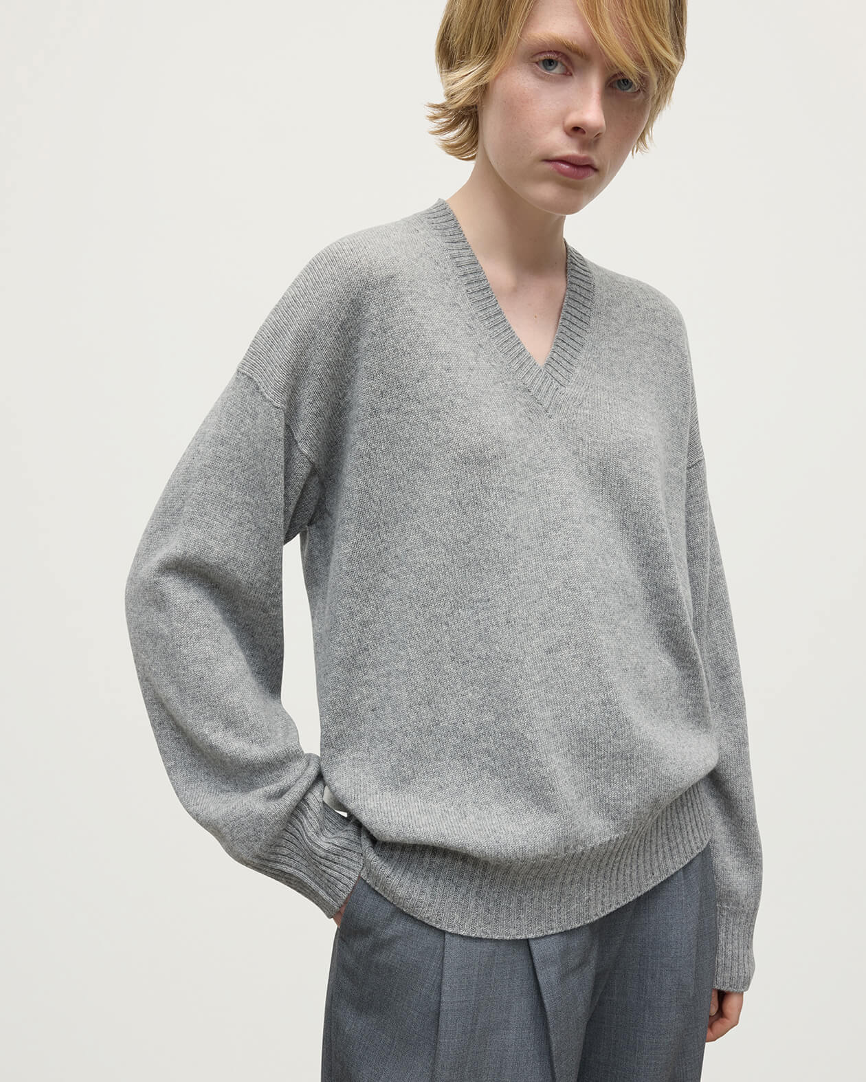 Relaxed Fit Gauzy Light Grey Cashmere Jumper