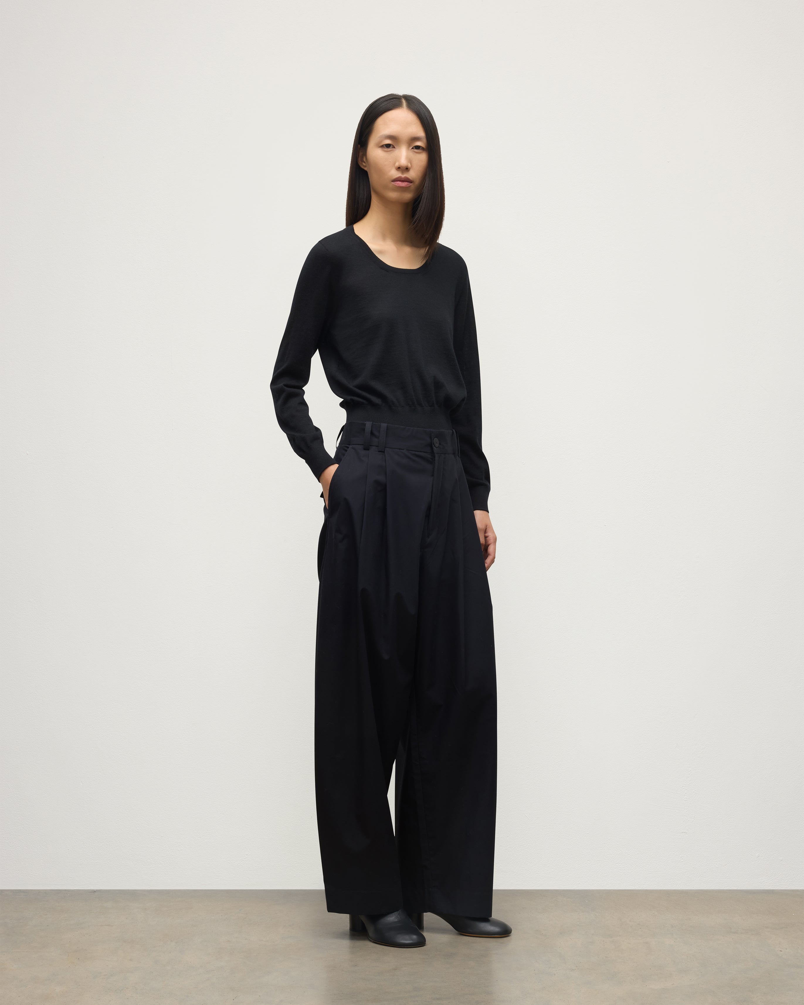 Ella Scoop Neck Superfine Cashmere Black Jumper