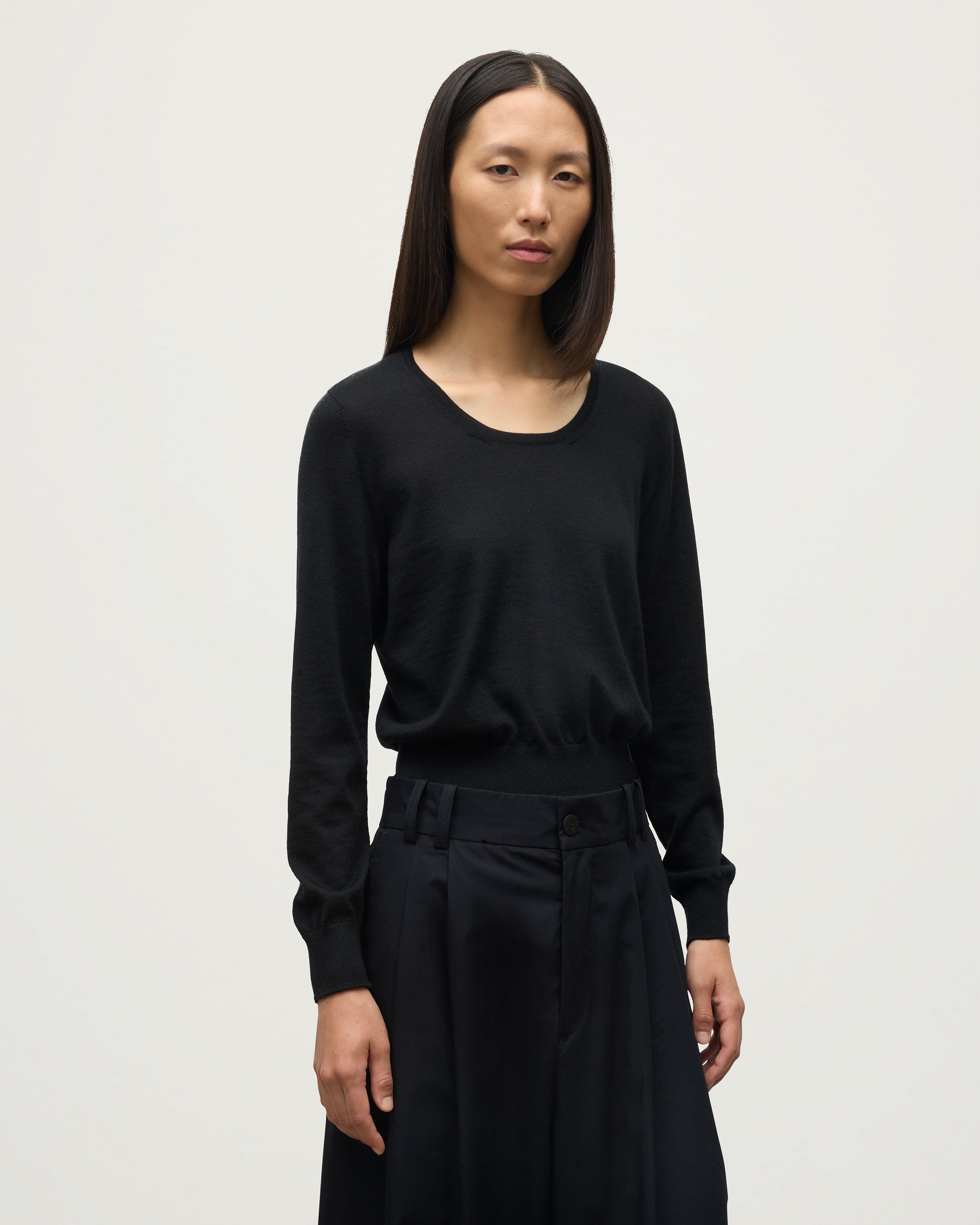 Ella Scoop Neck Superfine Cashmere Black Jumper