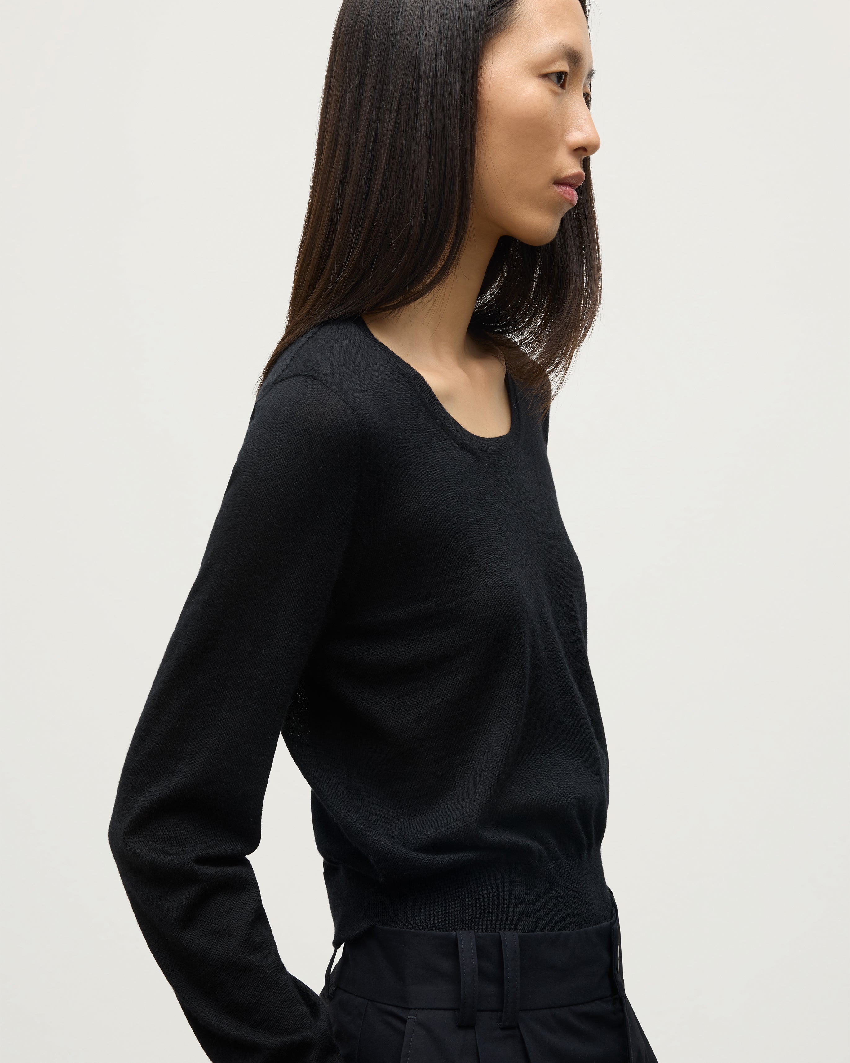 Ella Scoop Neck Superfine Cashmere Black Jumper