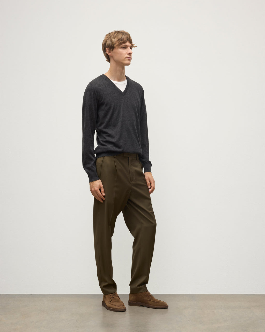 Fin Dark Grey V Neck Superfine Cashmere Jumper