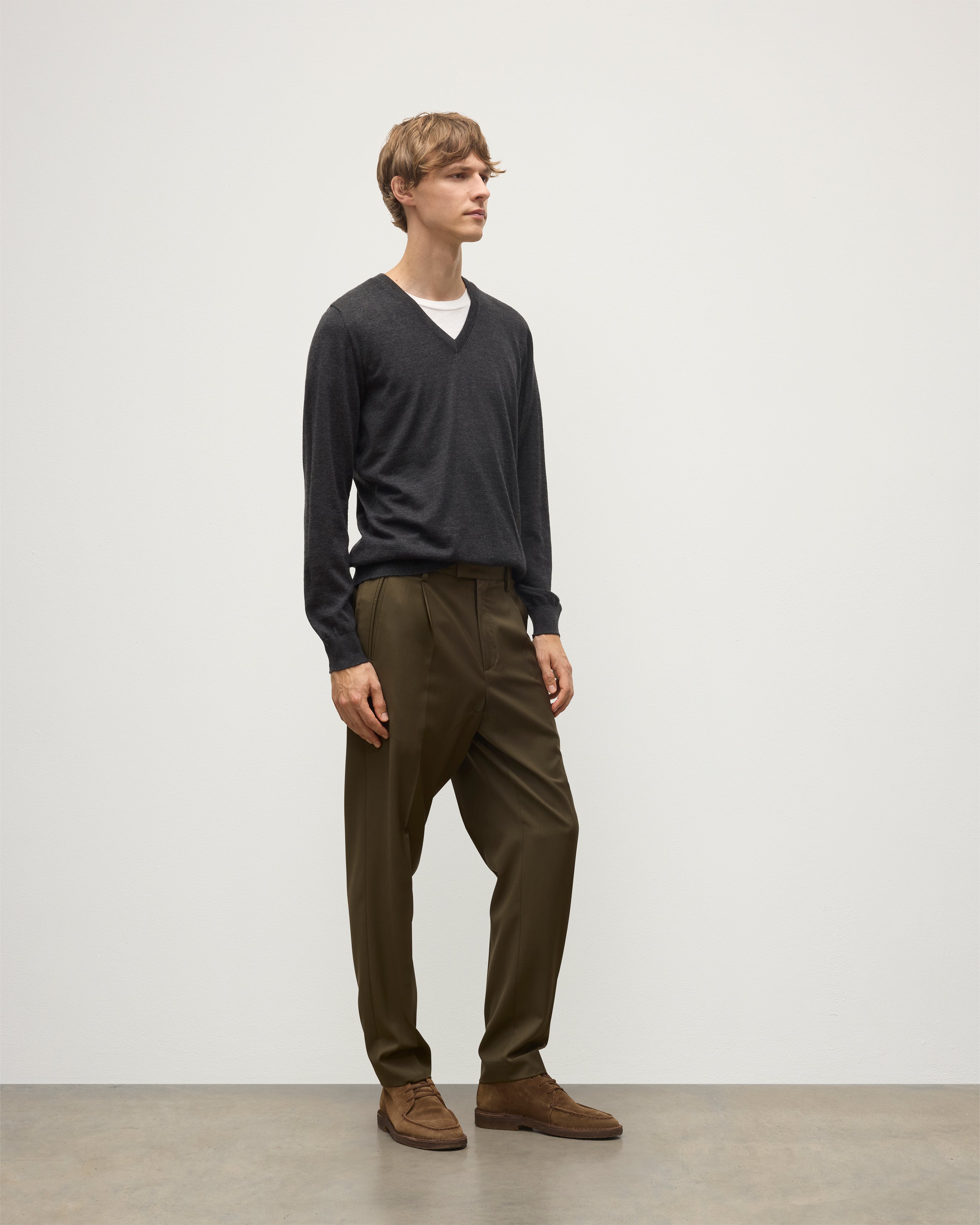 Fin Dark Grey V Neck Superfine Cashmere Jumper