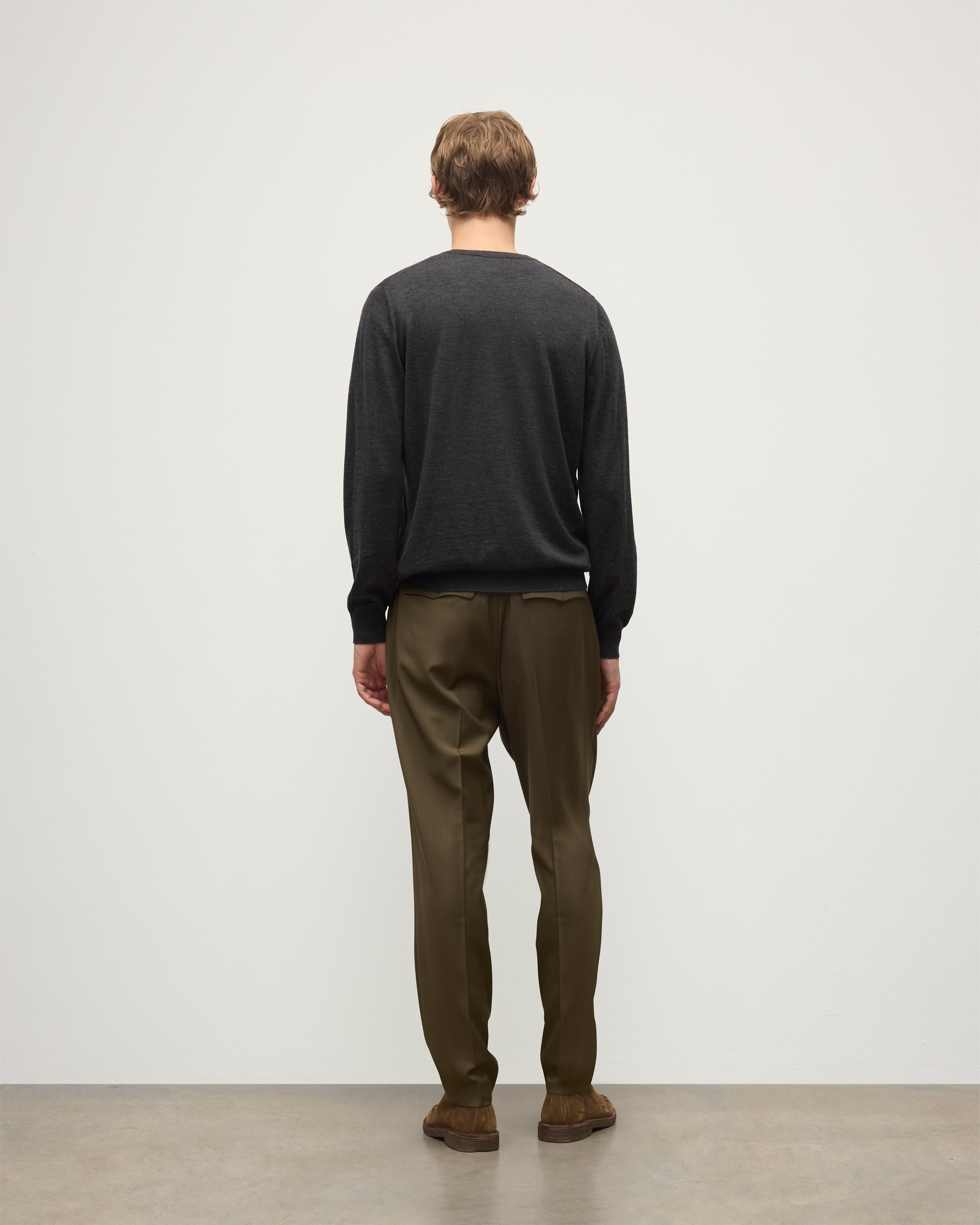 Fin Dark Grey V Neck Superfine Cashmere Jumper