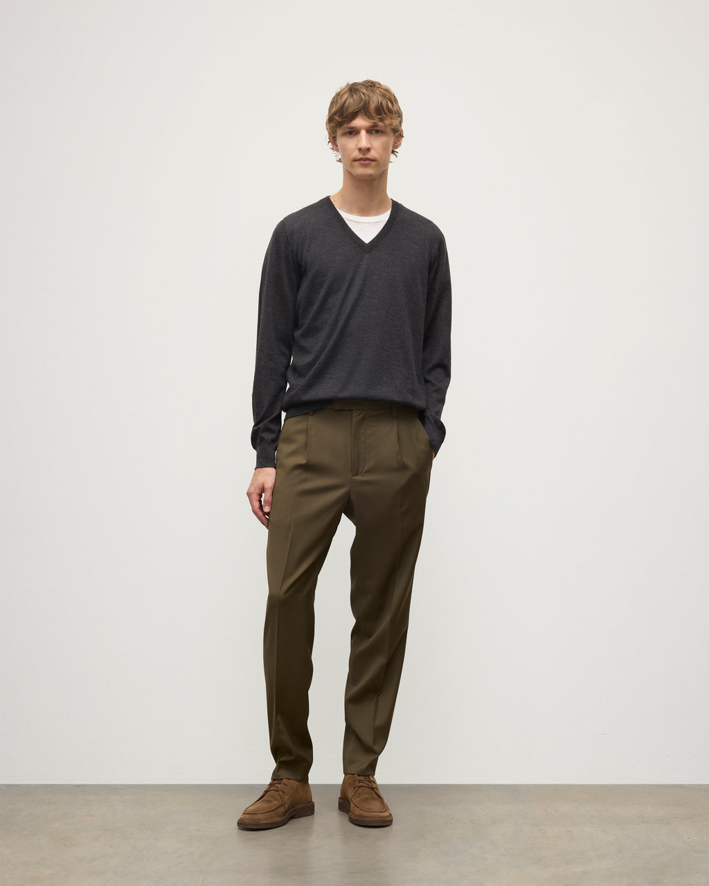 Fin Dark Grey V Neck Superfine Cashmere Jumper