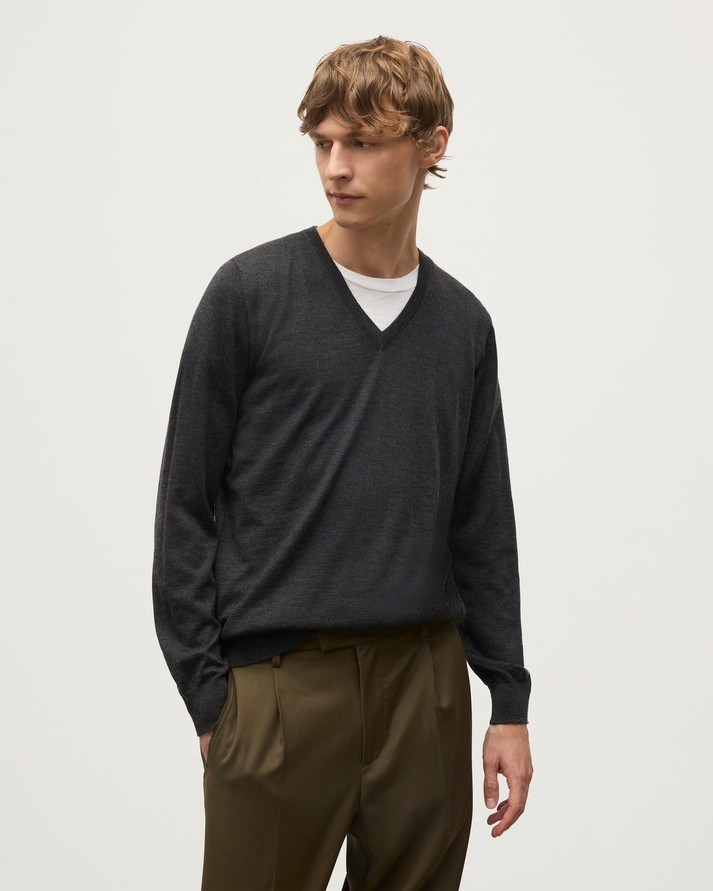 Fin Dark Grey V Neck Superfine Cashmere Jumper