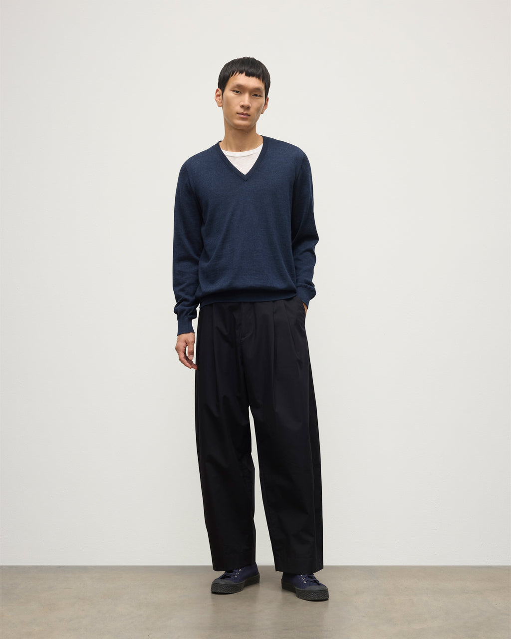 Fin Navy V Neck Superfine Cashmere Jumper