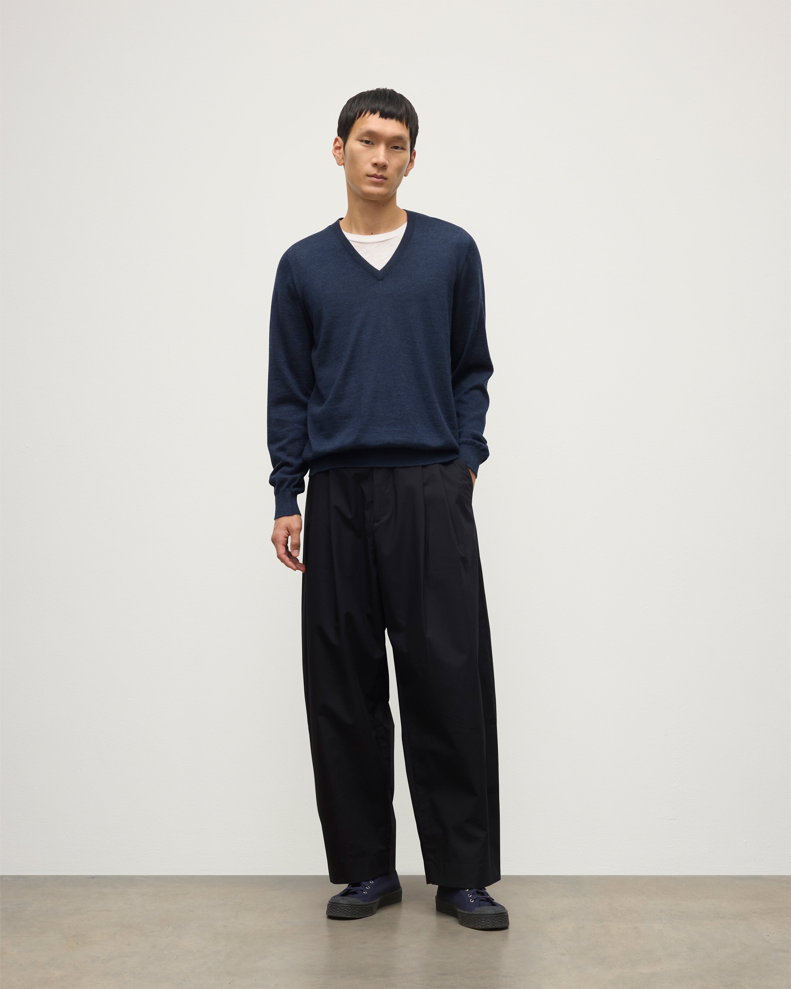 Fin Navy V Neck Superfine Cashmere Jumper