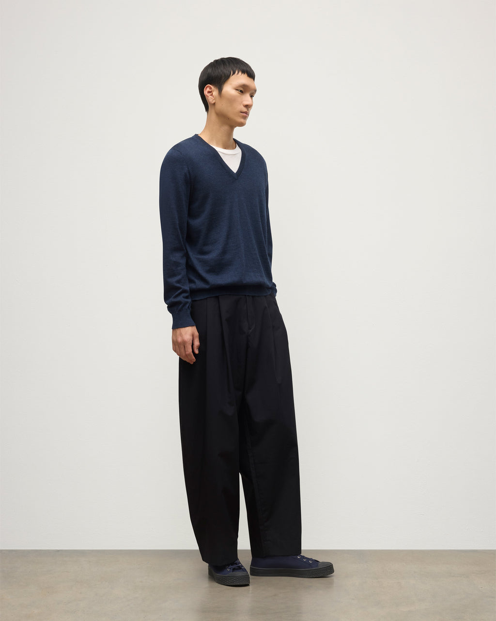 Fin Navy V Neck Superfine Cashmere Jumper