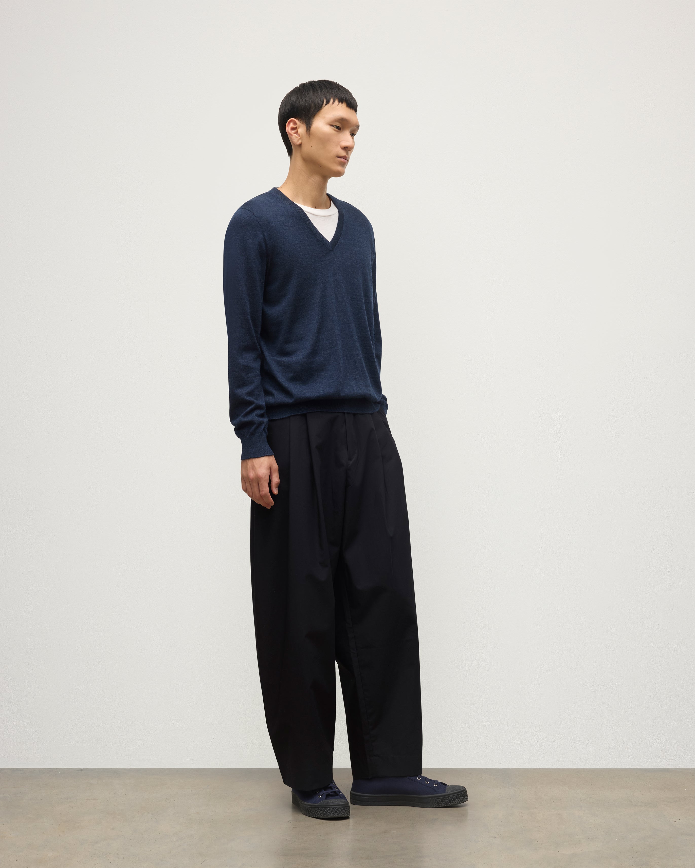 Fin Navy V Neck Superfine Cashmere Jumper