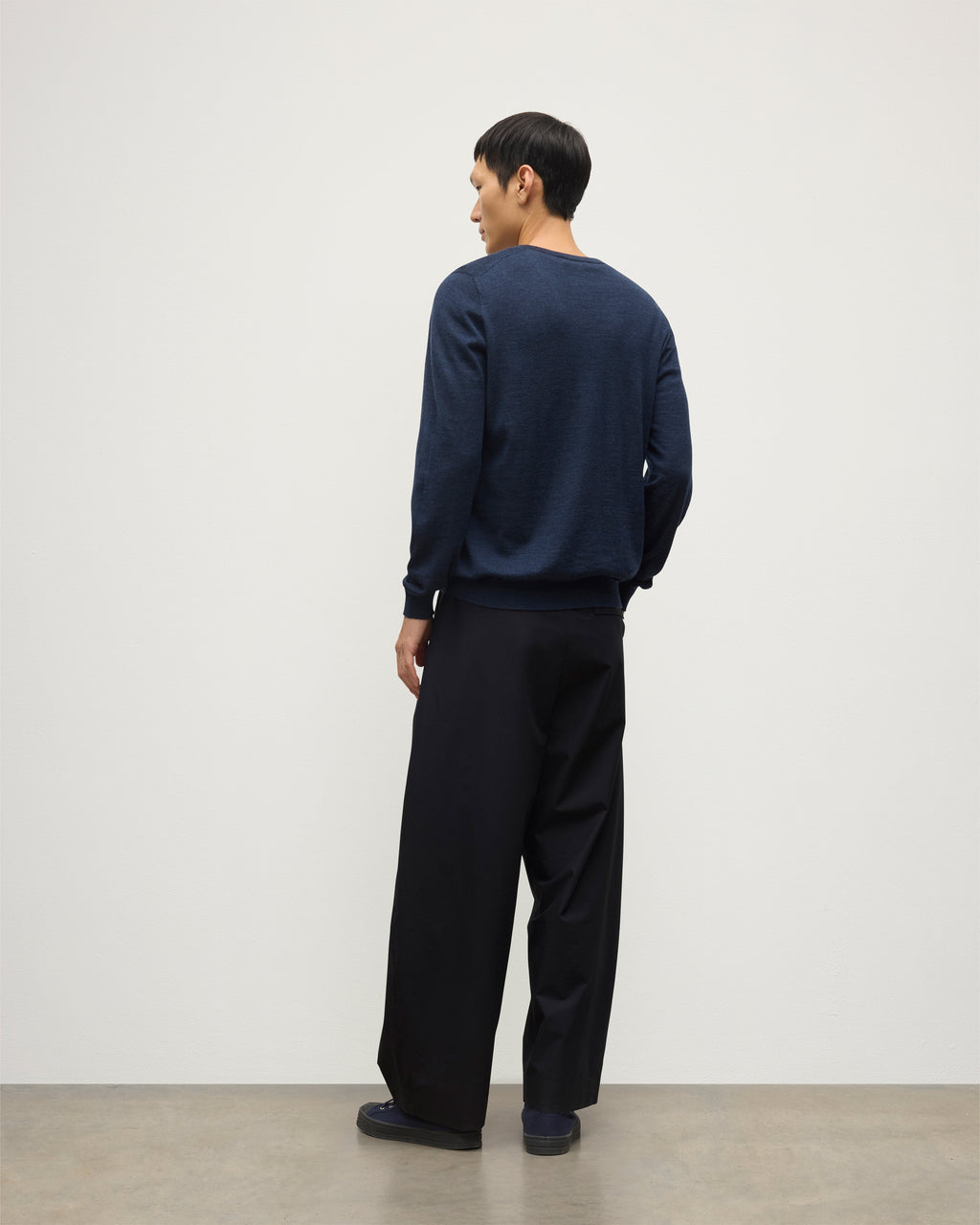 Fin Navy V Neck Superfine Cashmere Jumper