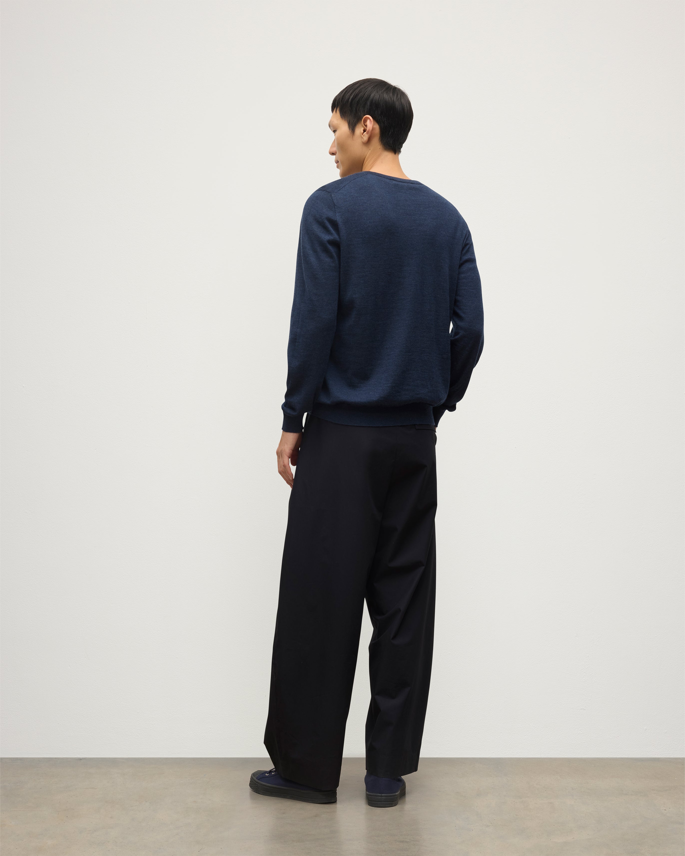 Fin Navy V Neck Superfine Cashmere Jumper