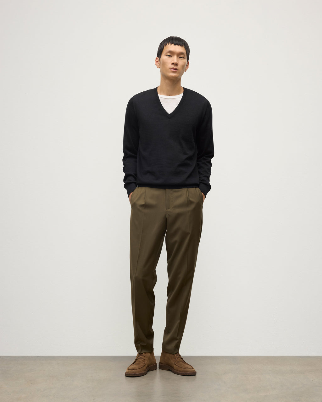 Fin Black V Neck Superfine Cashmere Jumper
