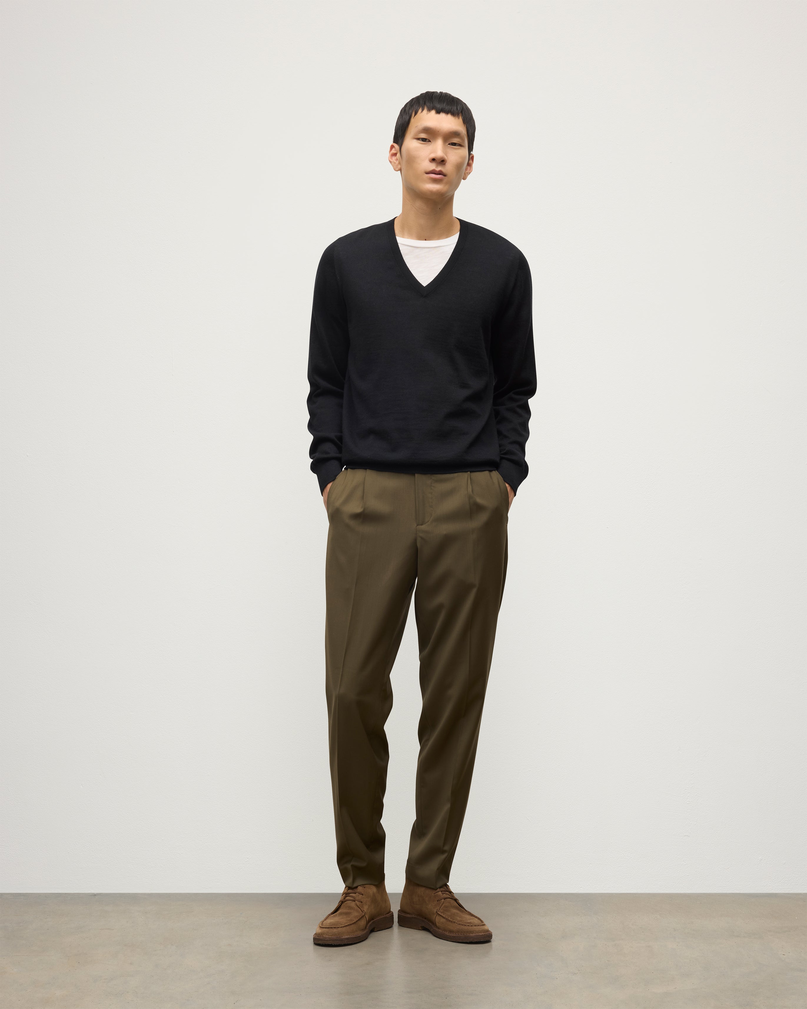 Fin Black V Neck Superfine Cashmere Jumper