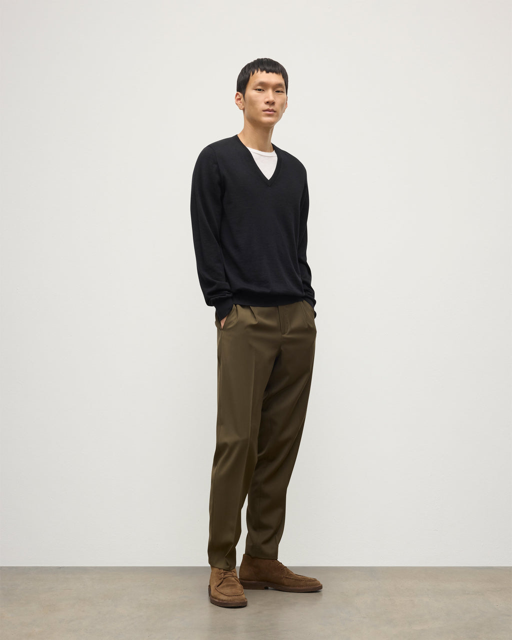 Fin Black V Neck Superfine Cashmere Jumper