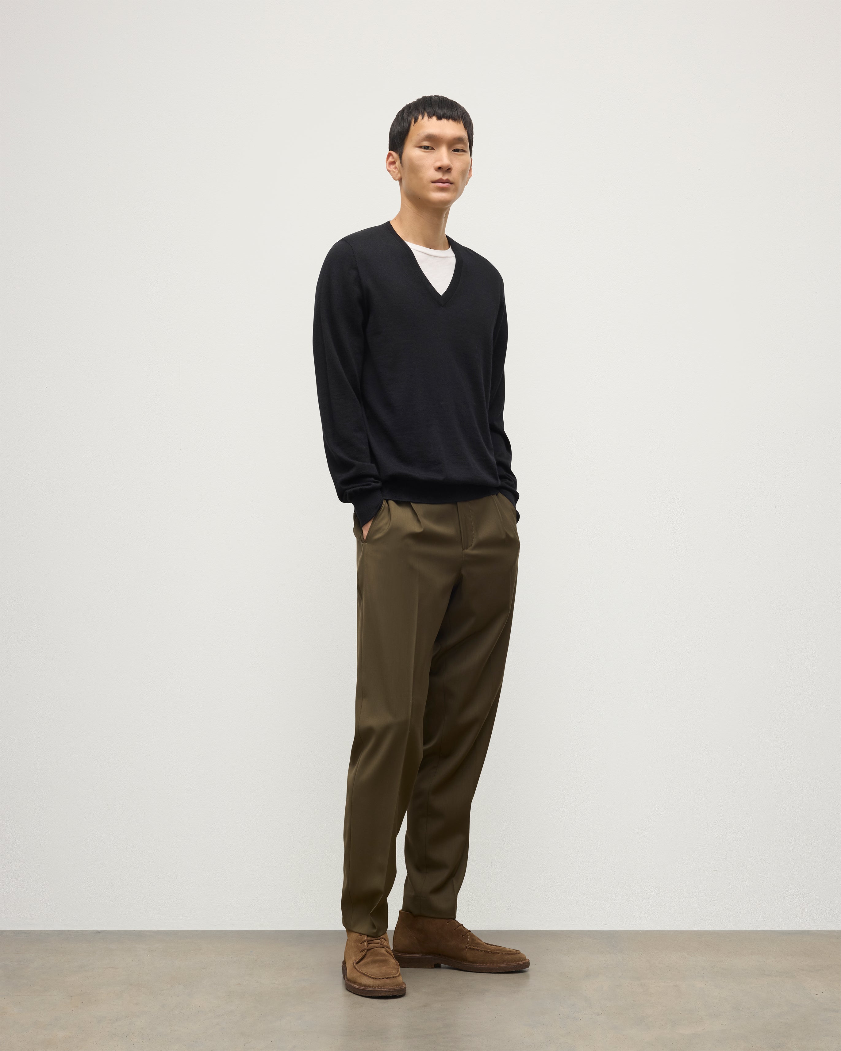 Fin Black V Neck Superfine Cashmere Jumper