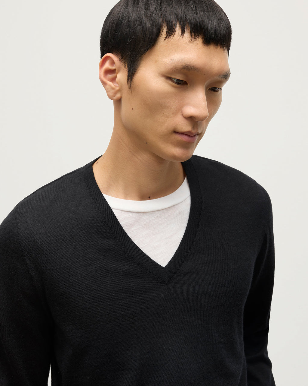 Fin Black V Neck Superfine Cashmere Jumper