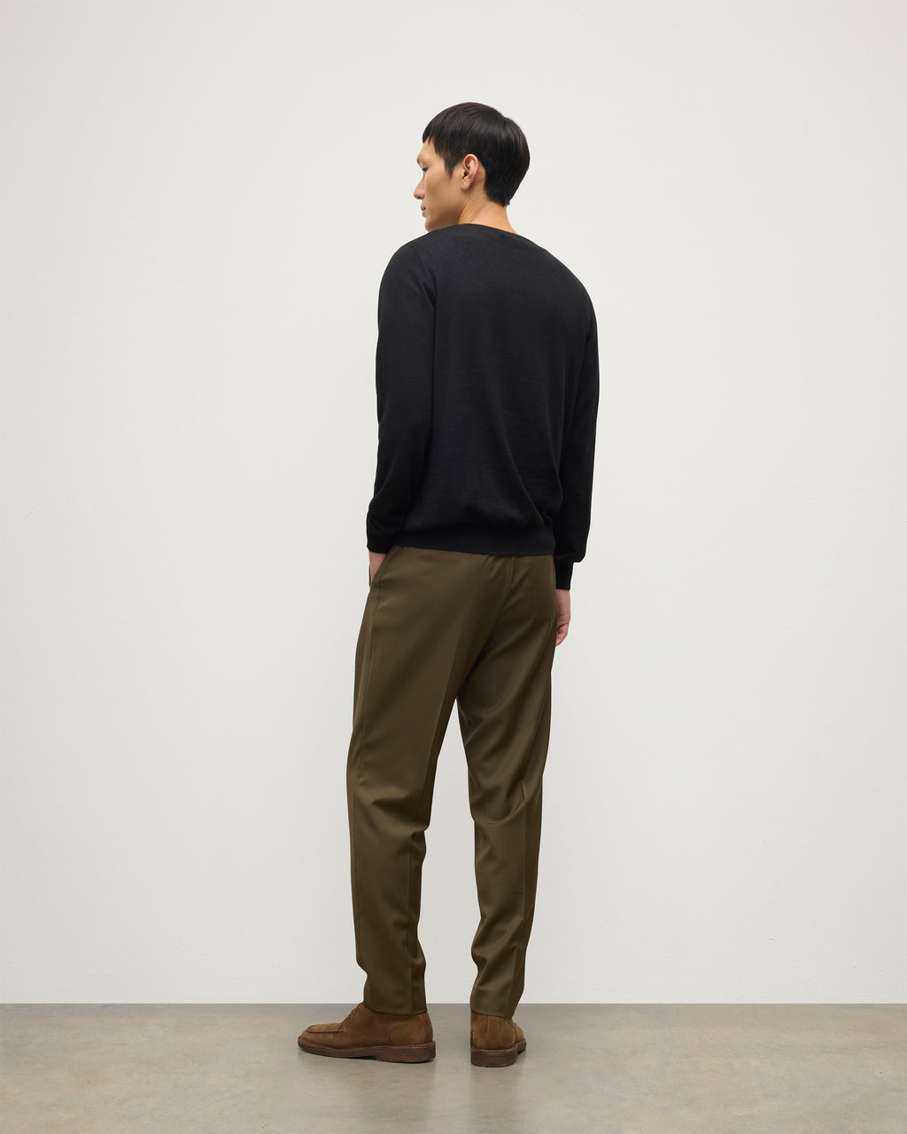 Fin Black V Neck Superfine Cashmere Jumper