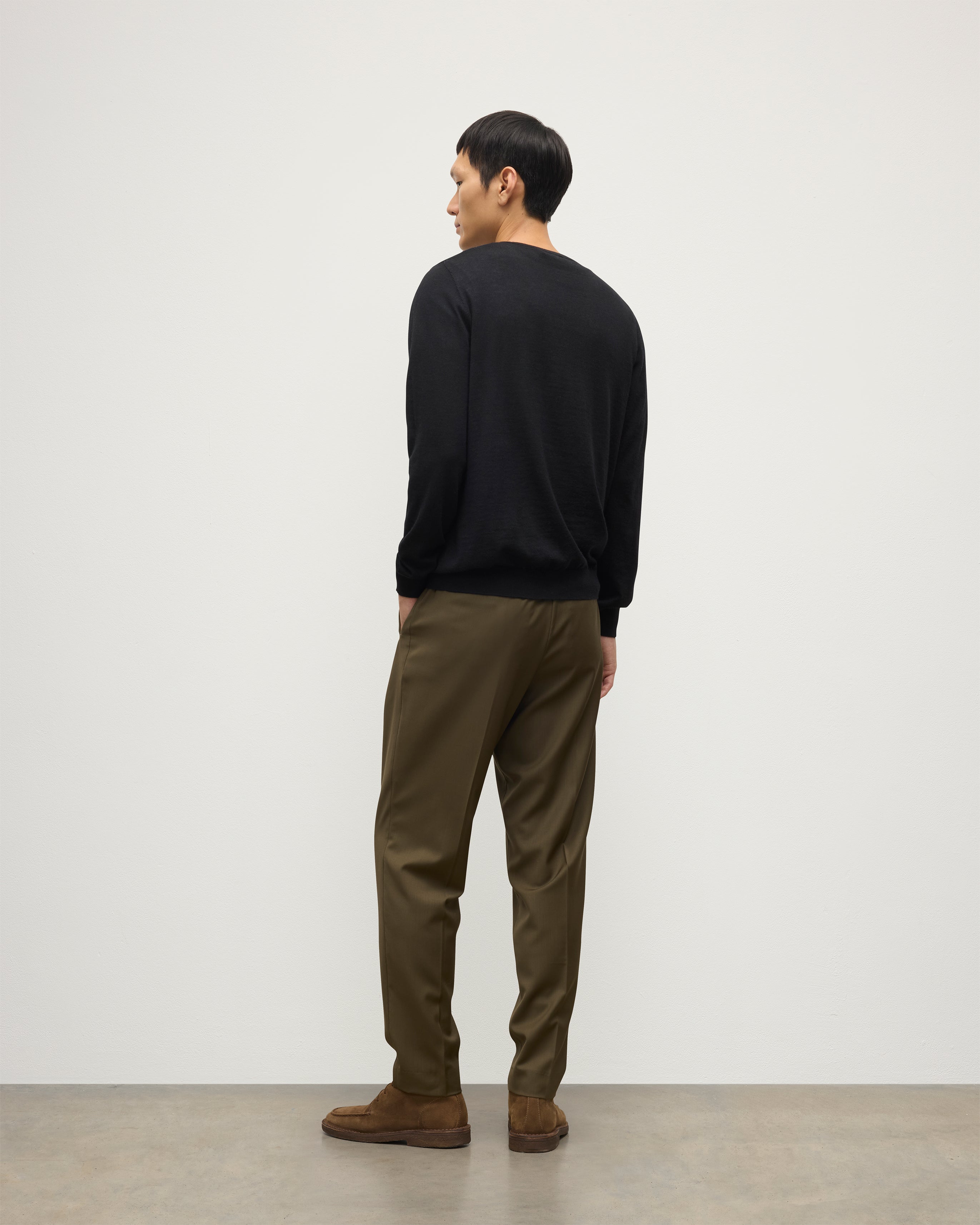 Fin Black V Neck Superfine Cashmere Jumper