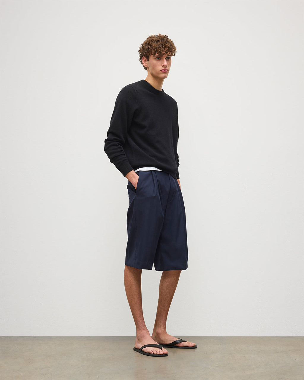 Rory Black Classic Cashmere Crew Jumper