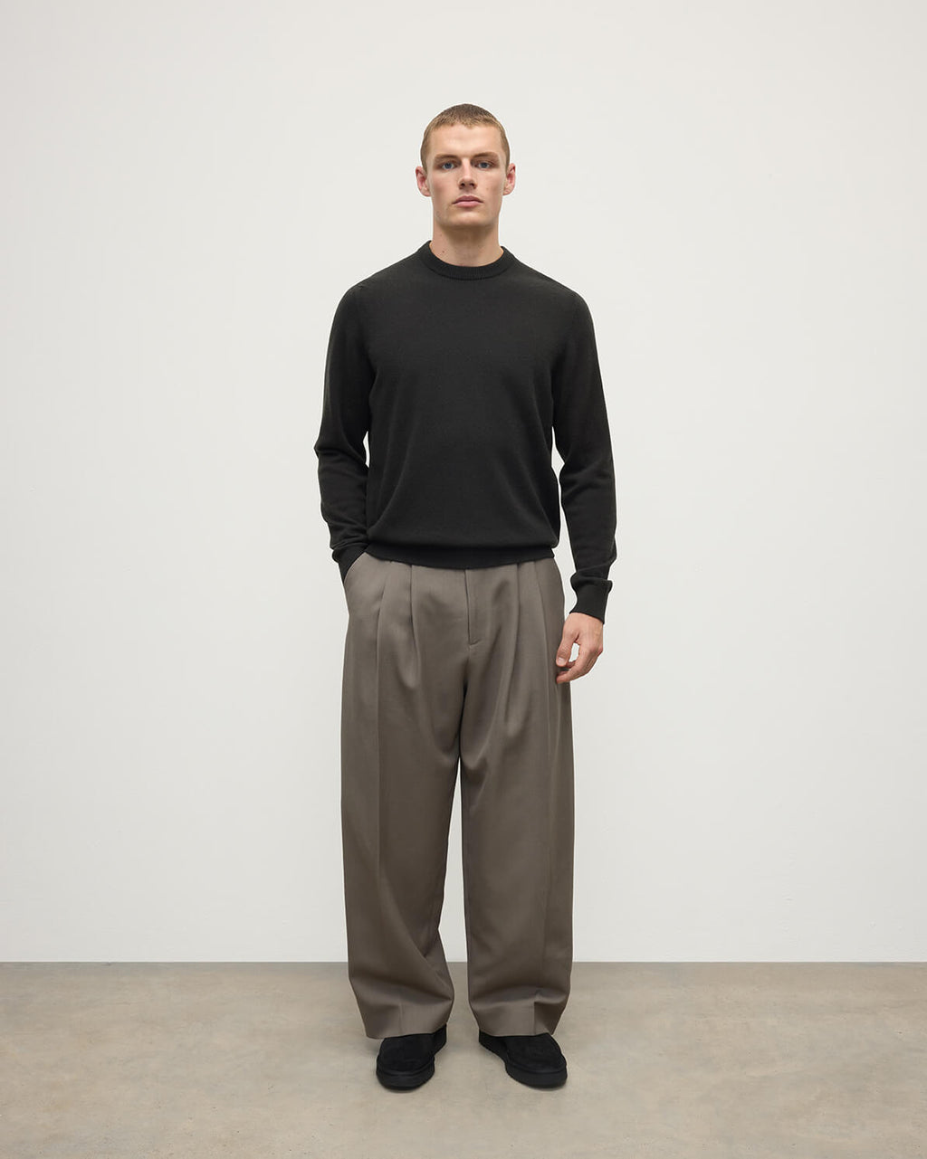 Classic Cashmere Dark Grey Round Neck Jumper