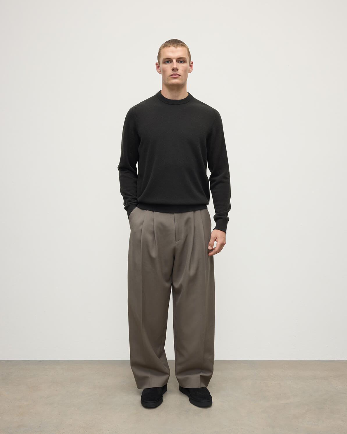 Classic Cashmere Dark Grey Round Neck Jumper