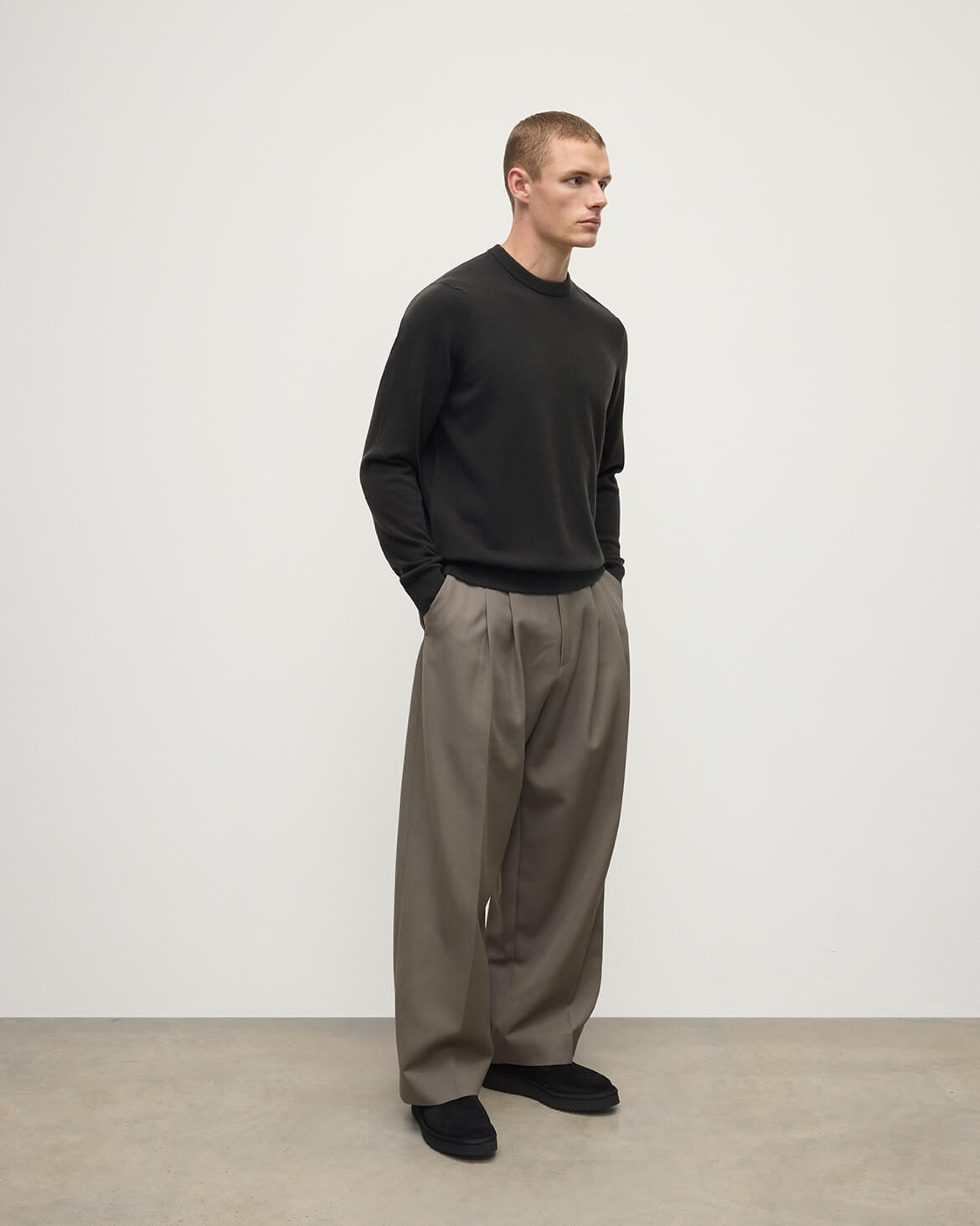 Classic Cashmere Dark Grey Round Neck Jumper