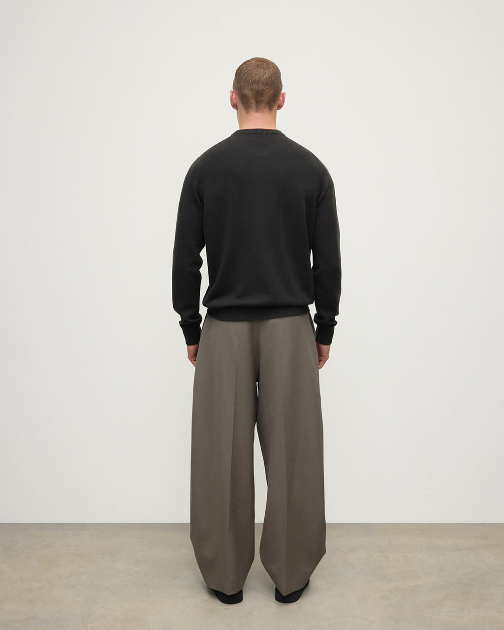 Classic Cashmere Dark Grey Round Neck Jumper