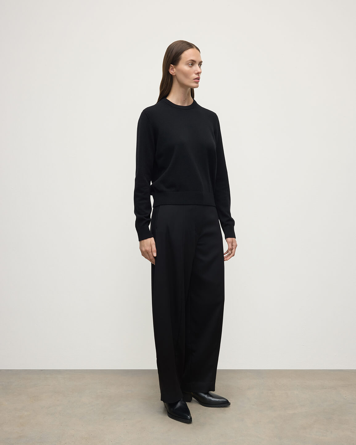 Classic Cashmere Black Round Neck Jumper