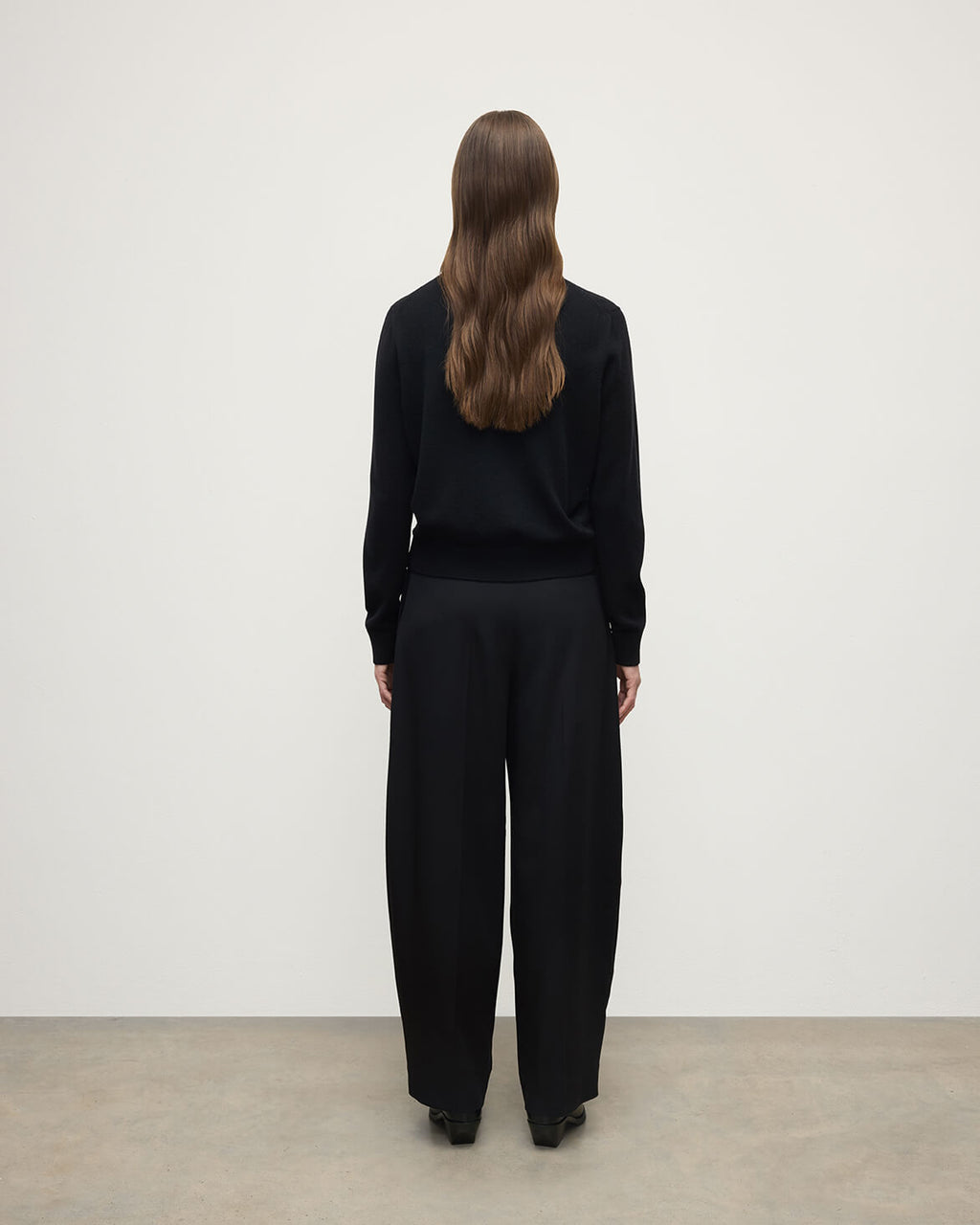 Classic Cashmere Black Round Neck Jumper