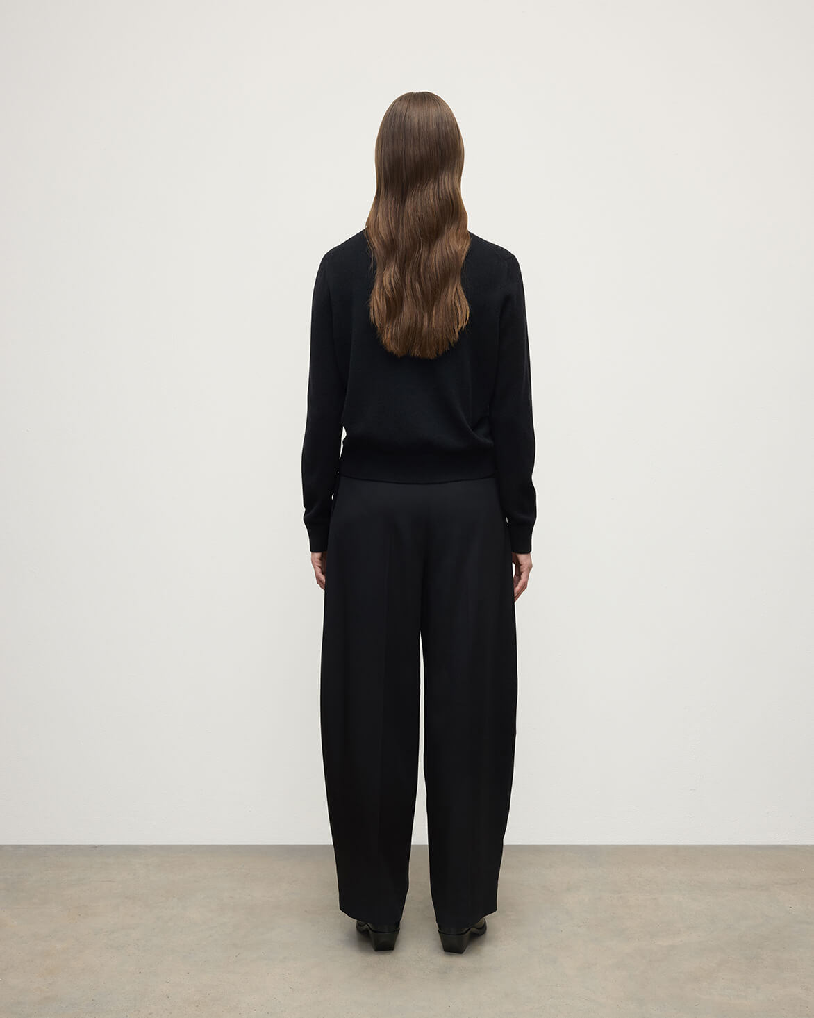 Classic Cashmere Black Round Neck Jumper