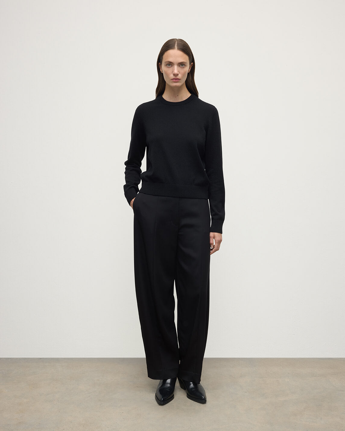 Classic Cashmere Black Round Neck Jumper