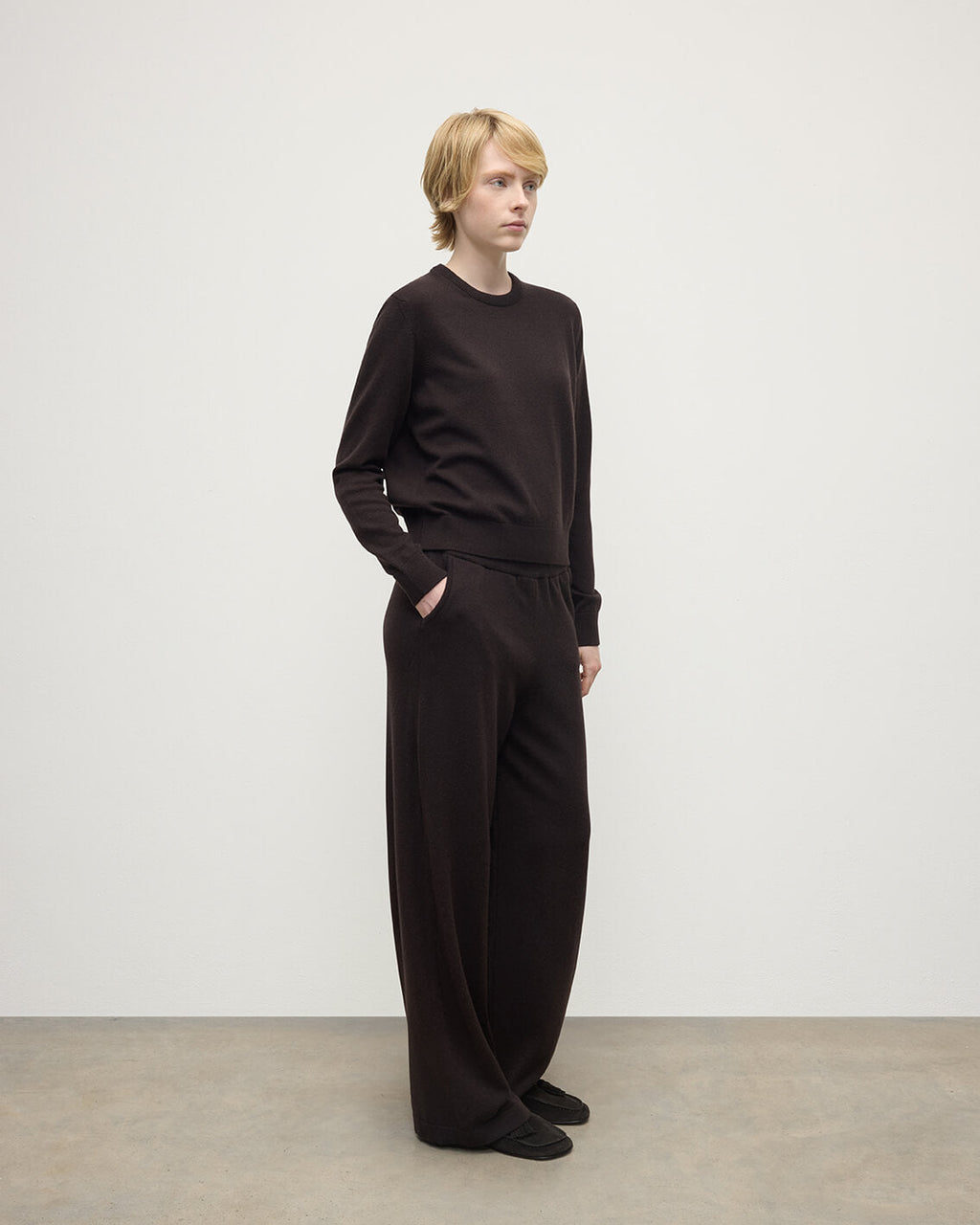 Classic Cashmere Dark Brown Round Neck Jumper