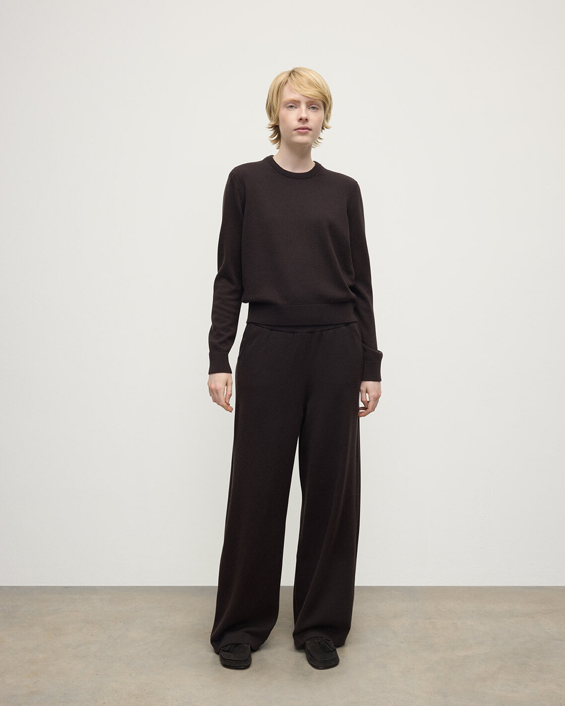 Classic Cashmere Dark Brown Round Neck Jumper