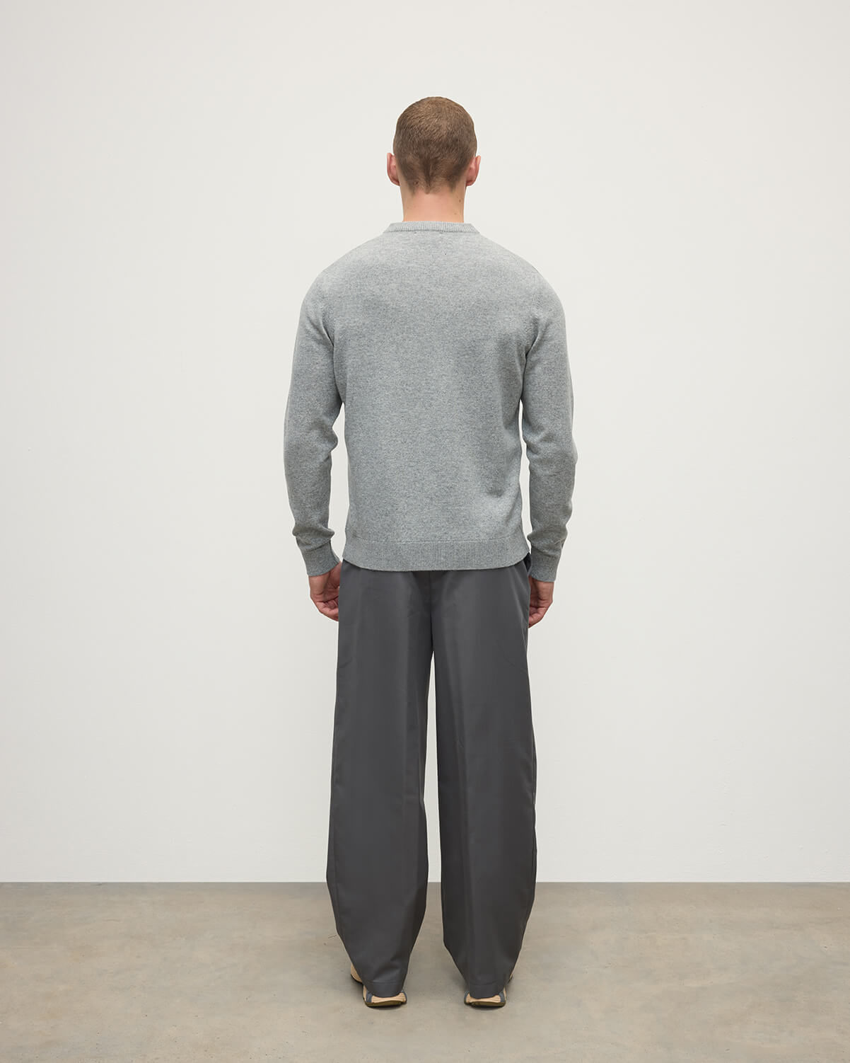 Rory Light Grey Classic Cashmere V-Neck Jumper