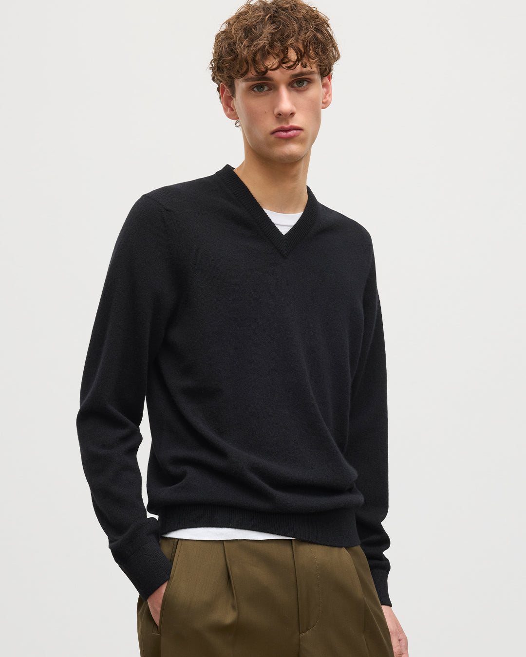 Rory Black Classic Cashmere V-Neck Jumper