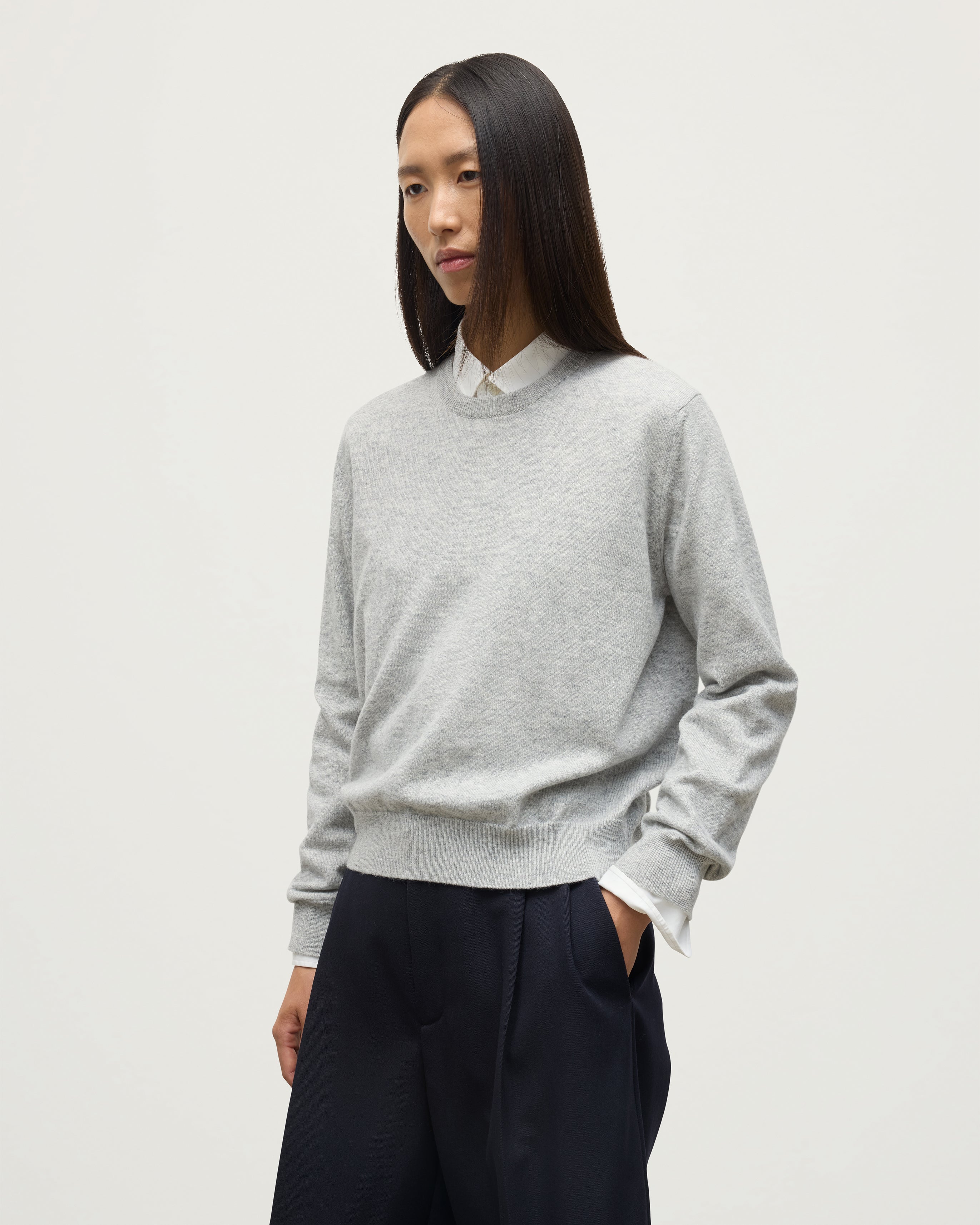 Lunan Pale Grey Classic Cashmere Crew Jumper