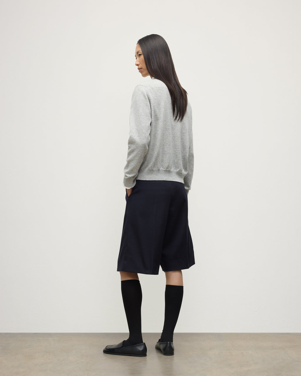 Lunan Pale Grey Classic Cashmere Crew Jumper
