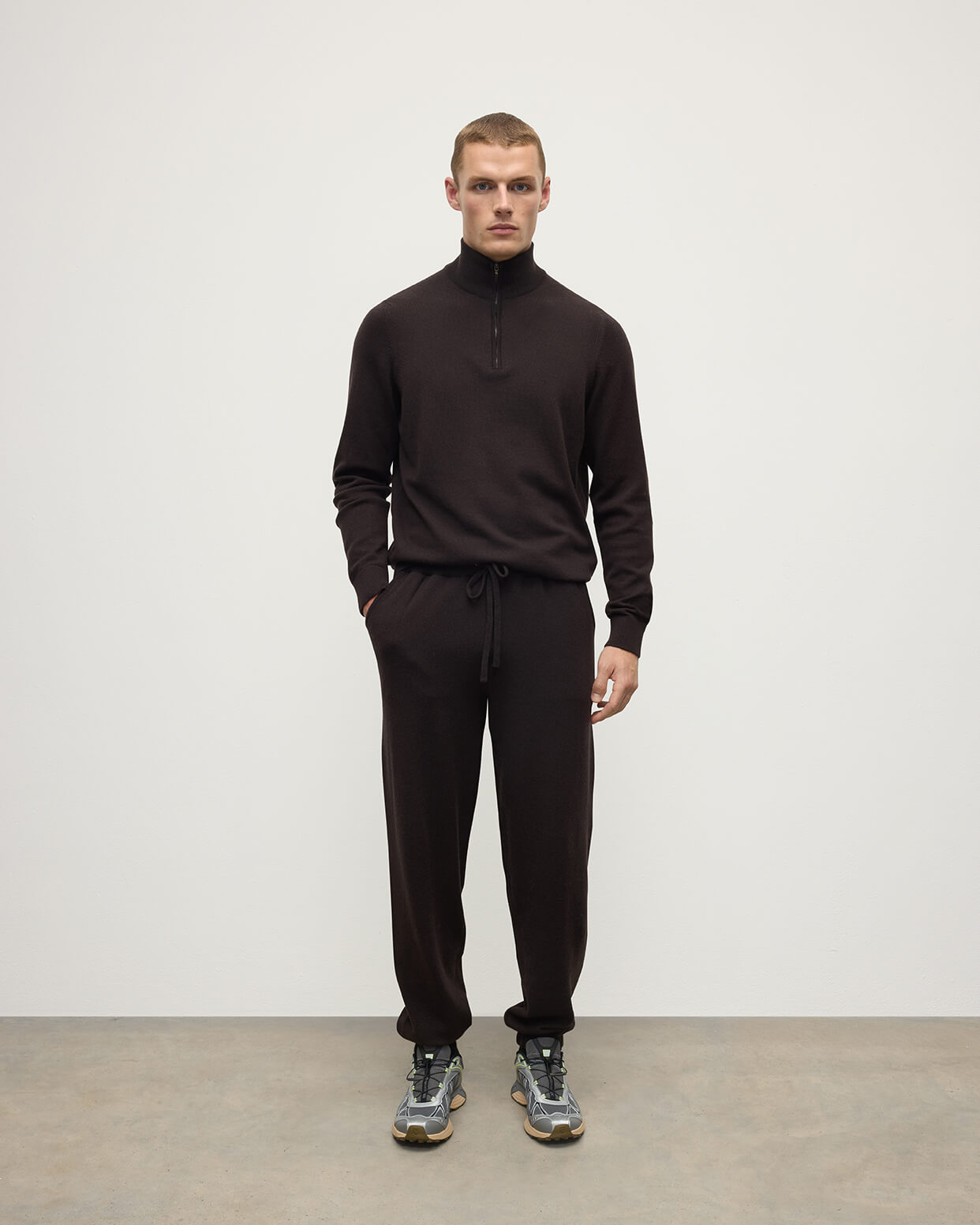 Tapered Cashmere Dark Brown Joggers